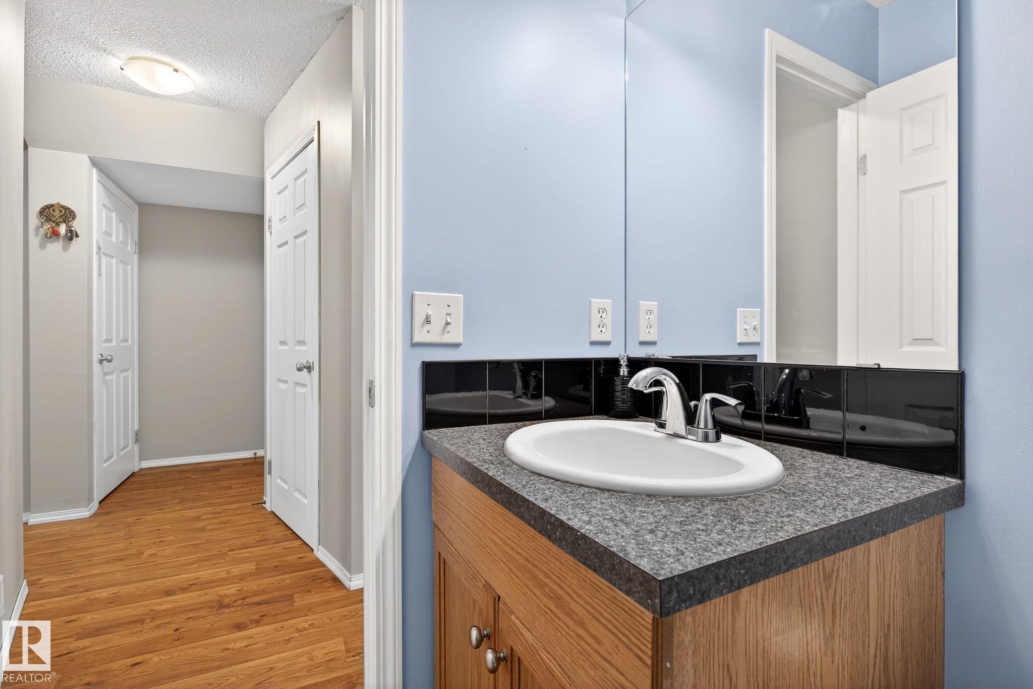 108 150 Edwards Drive, Edmonton, AB - Indoor Photo Showing Bathroom