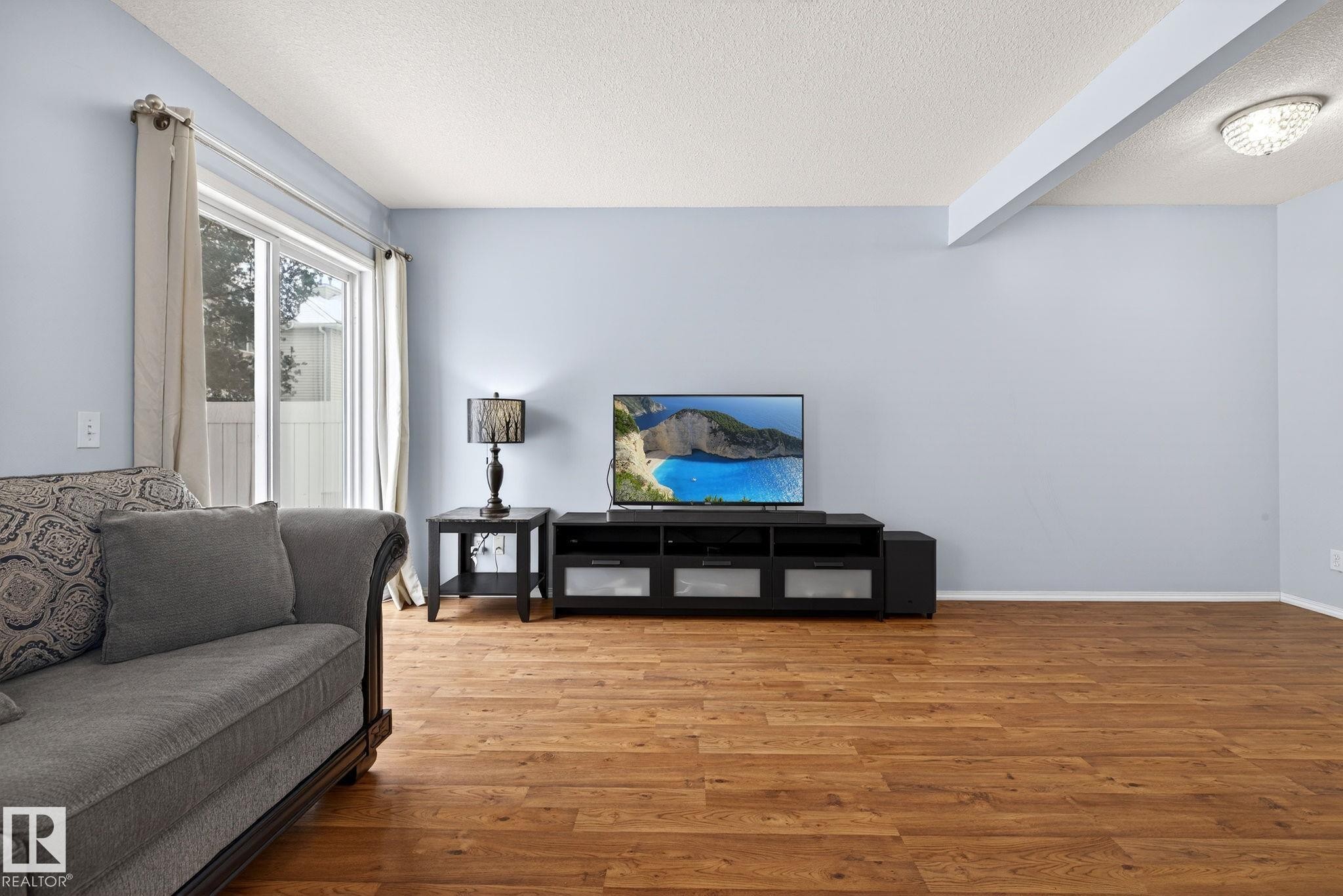 108 150 Edwards Drive, Edmonton, AB - Indoor Photo Showing Living Room