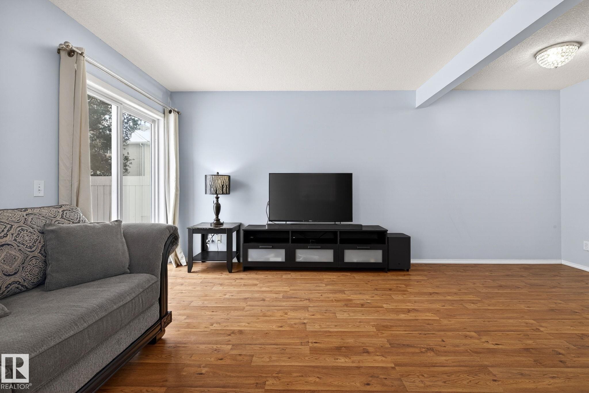 108 150 Edwards Drive, Edmonton, AB - Indoor Photo Showing Living Room