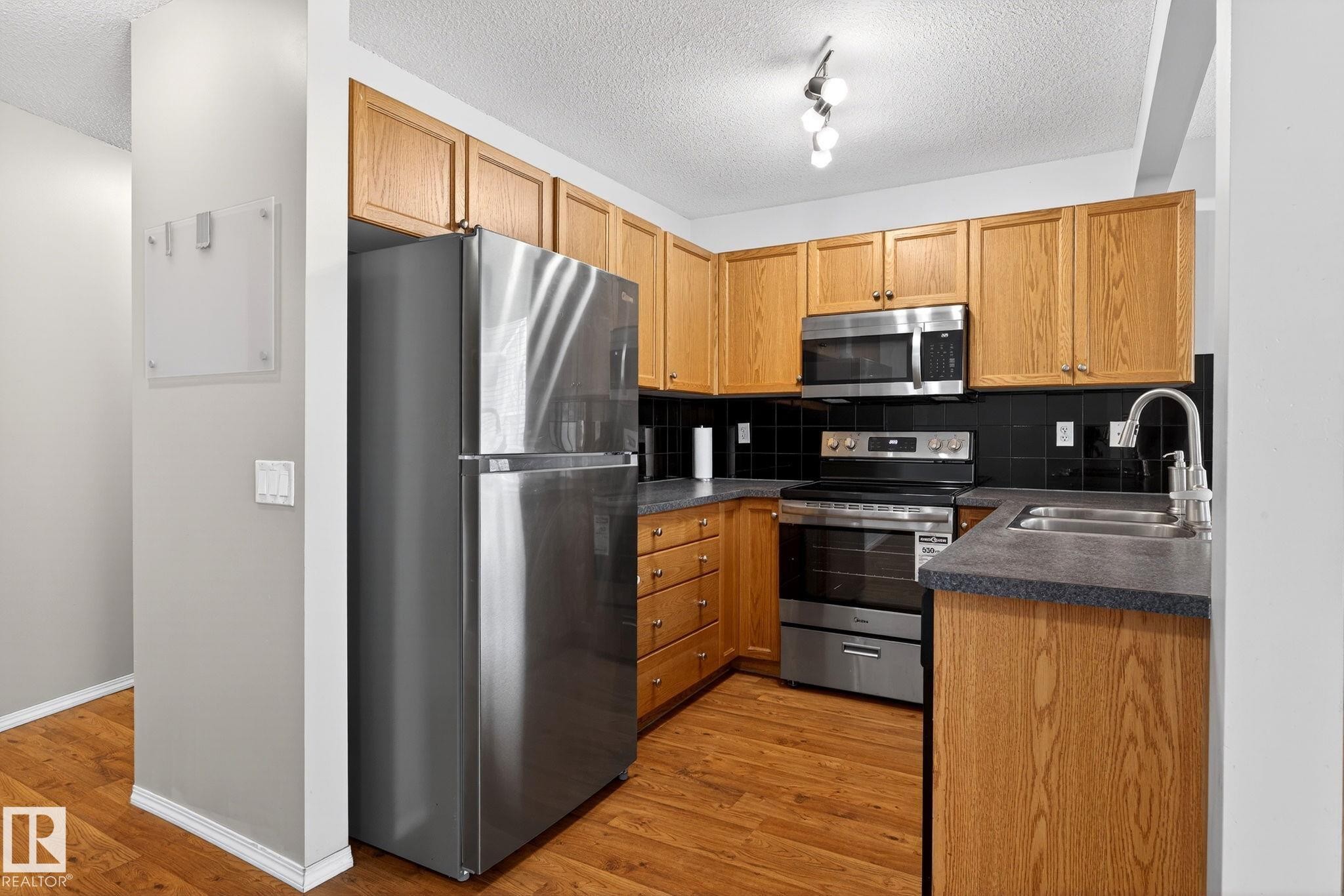 108 150 Edwards Drive, Edmonton, AB - Indoor Photo Showing Kitchen With Double Sink