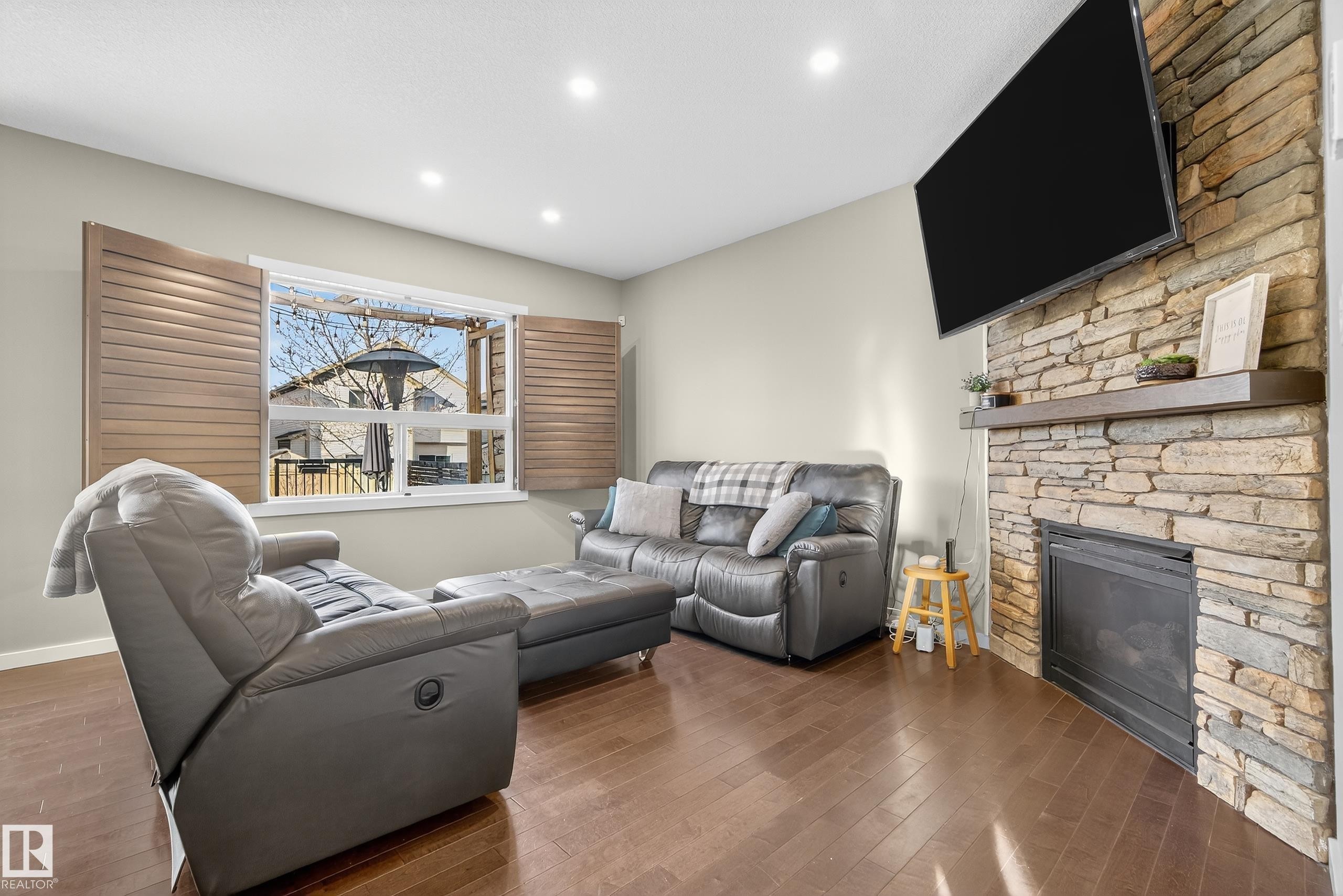1756 63 Street, Edmonton, AB - Indoor Photo Showing Living Room With Fireplace