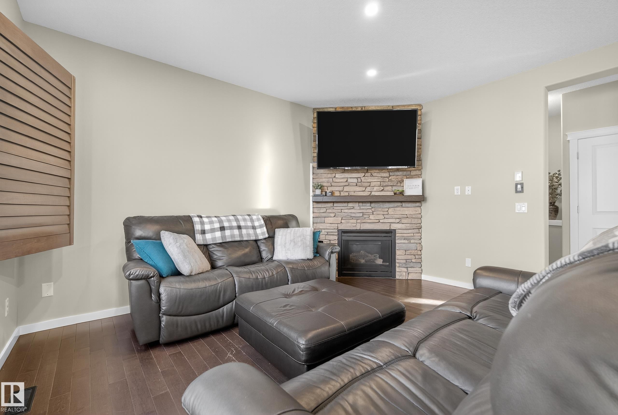 1756 63 Street, Edmonton, AB - Indoor Photo Showing Living Room With Fireplace