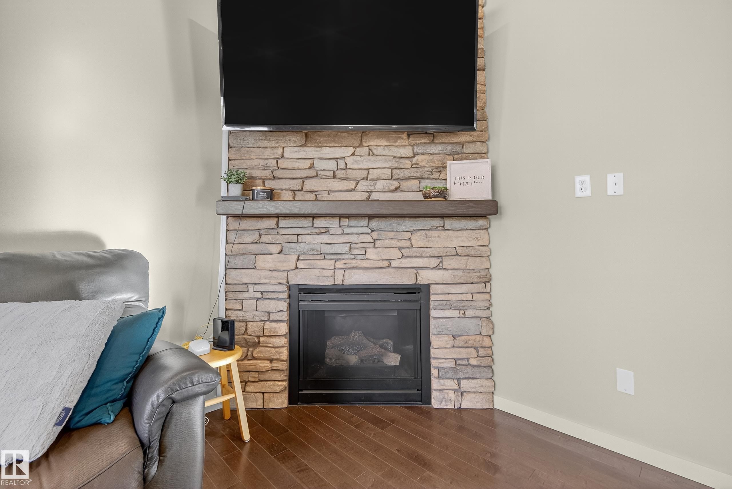 1756 63 Street, Edmonton, AB - Indoor Photo Showing Living Room With Fireplace
