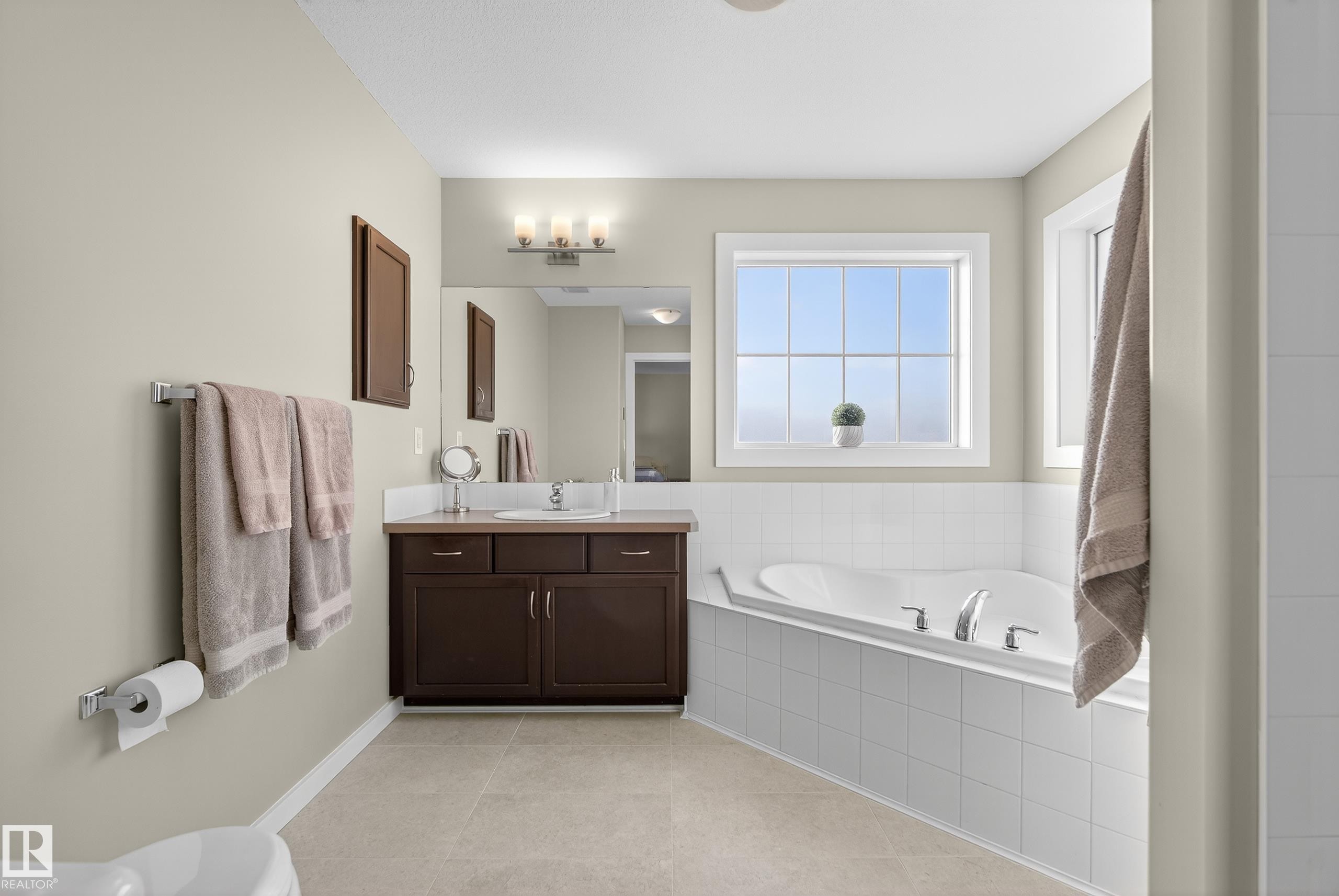 1756 63 Street, Edmonton, AB - Indoor Photo Showing Bathroom