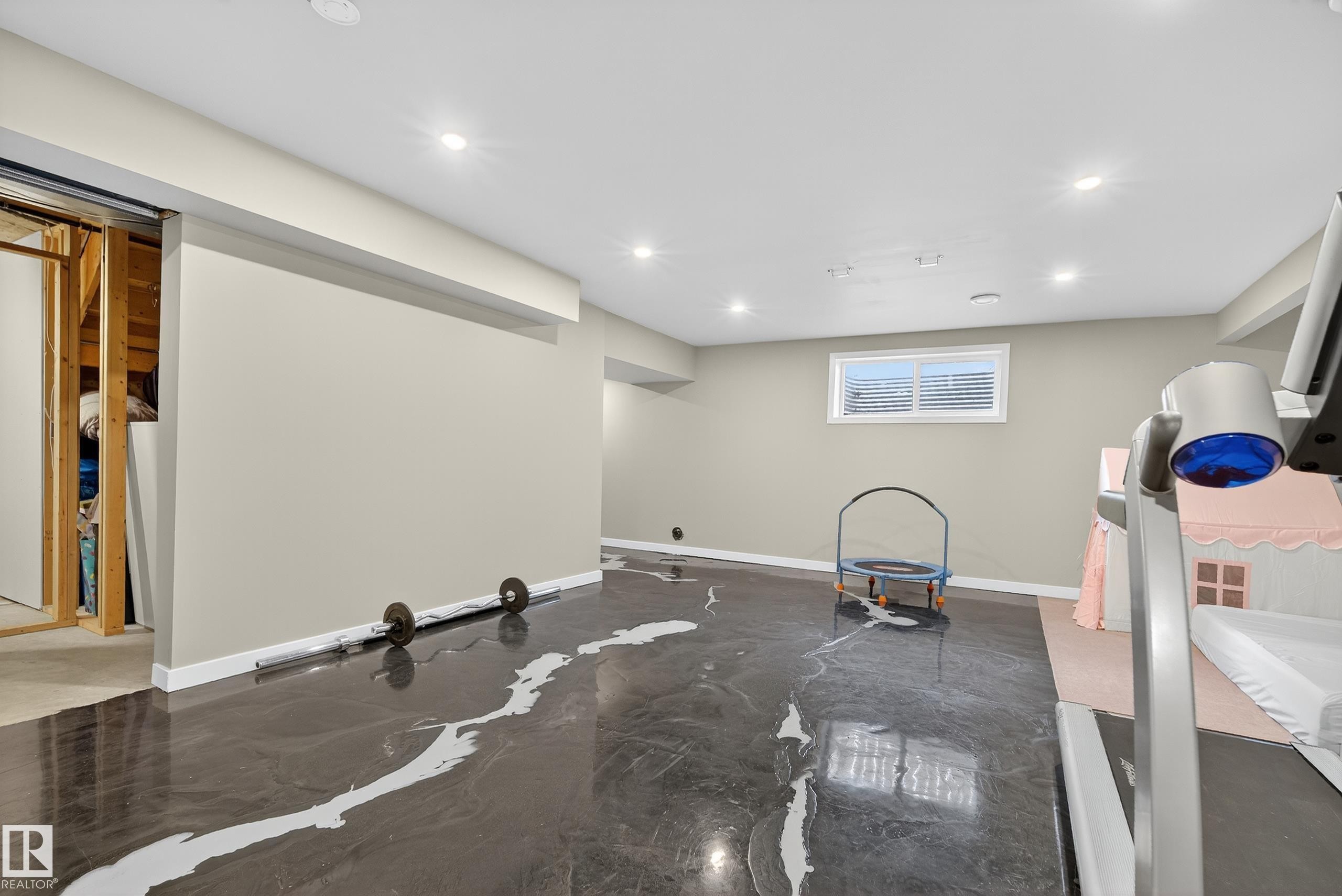 1756 63 Street, Edmonton, AB - Indoor