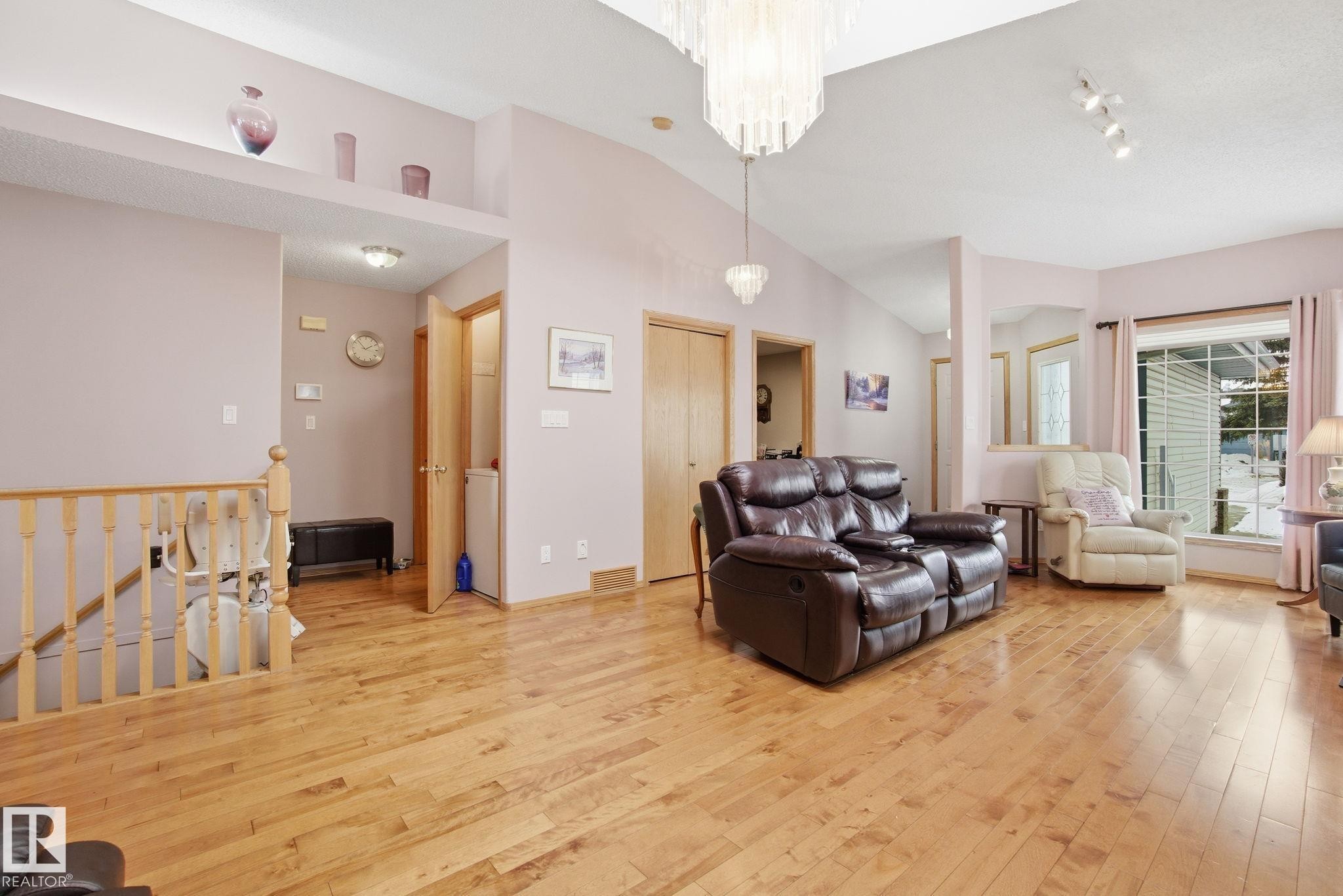 8 9731 174 Street, Edmonton, AB - Indoor Photo Showing Living Room