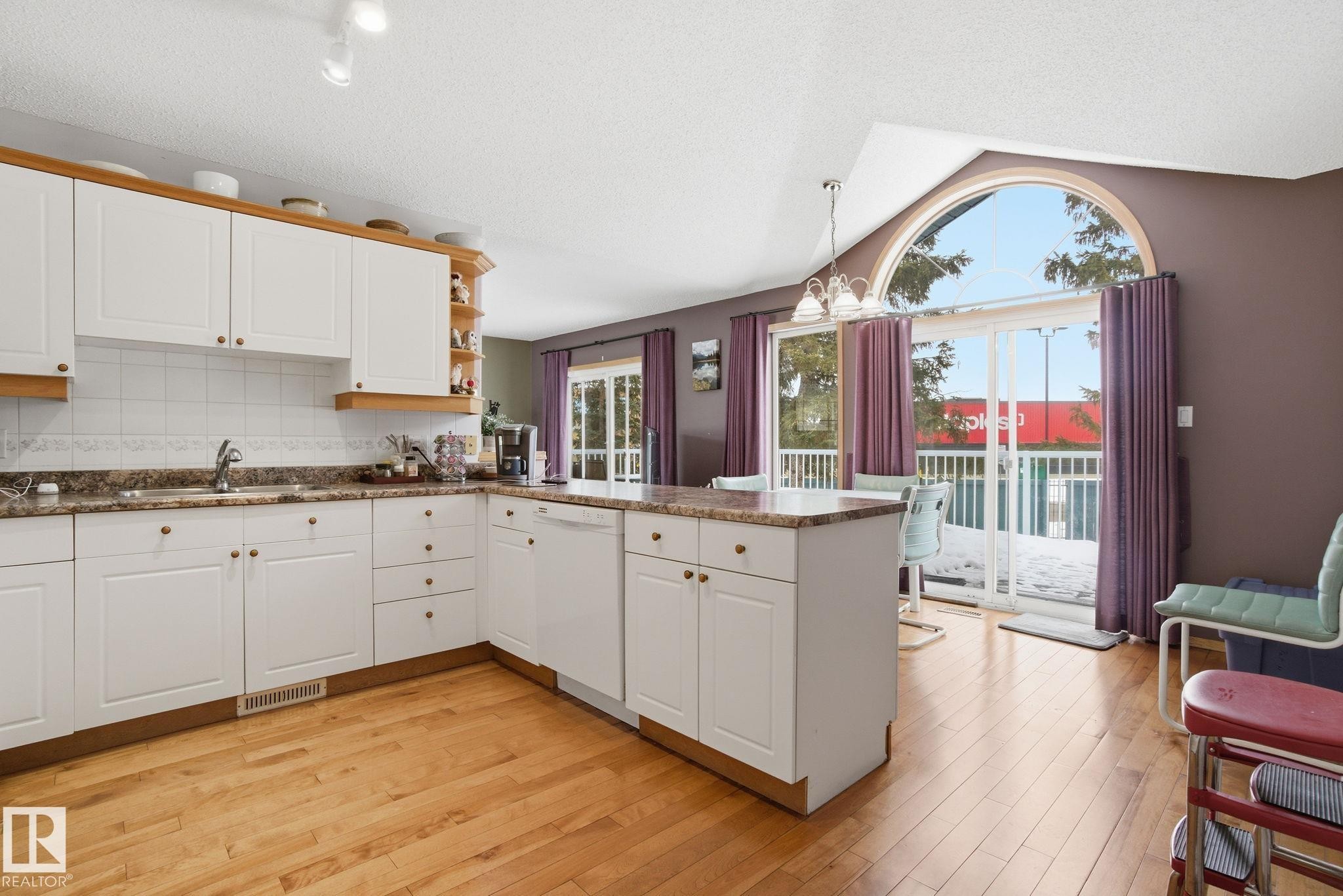 8 9731 174 Street, Edmonton, AB - Indoor Photo Showing Kitchen
