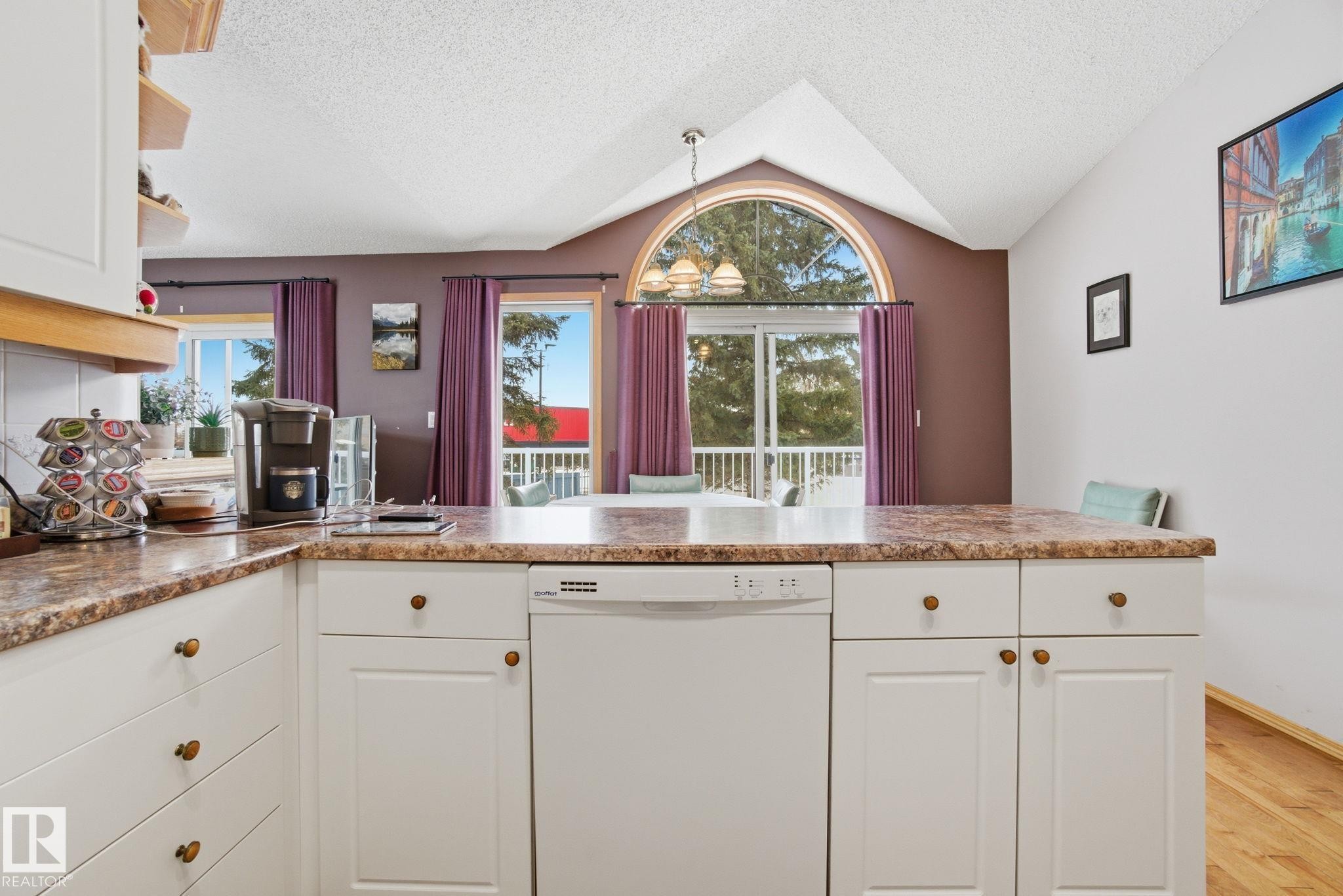 8 9731 174 Street, Edmonton, AB - Indoor Photo Showing Kitchen