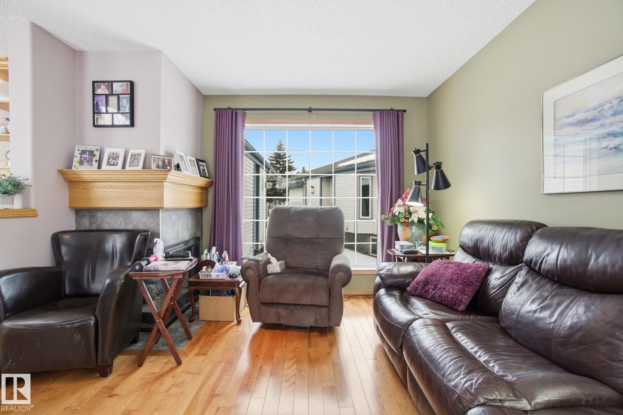 8 9731 174 Street, Edmonton, AB - Indoor Photo Showing Living Room