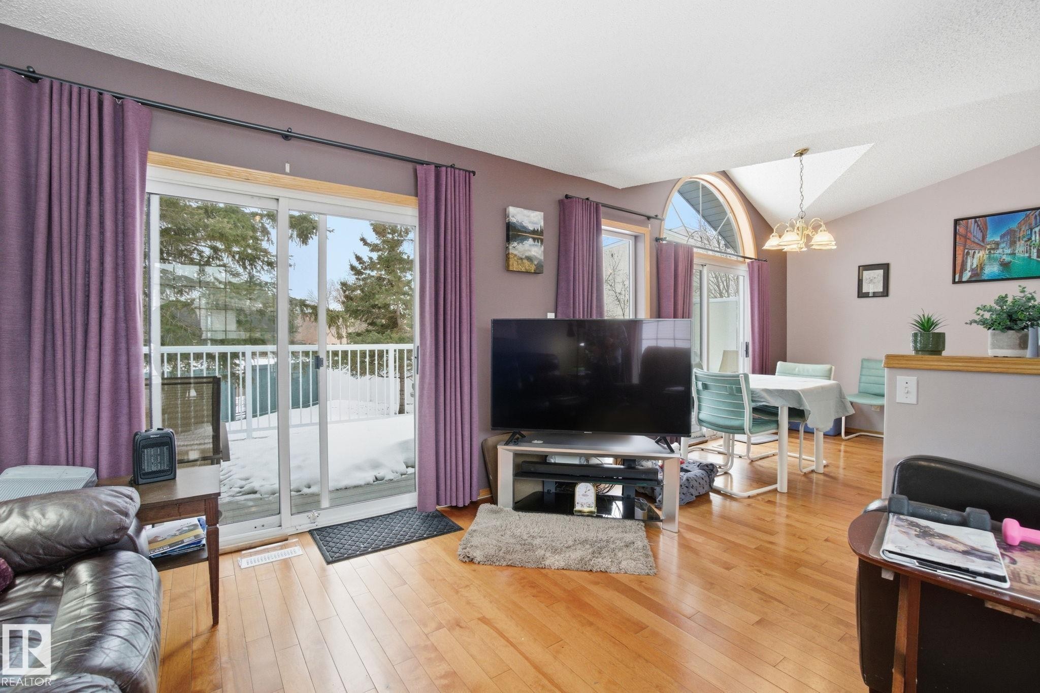 8 9731 174 Street, Edmonton, AB - Indoor Photo Showing Living Room