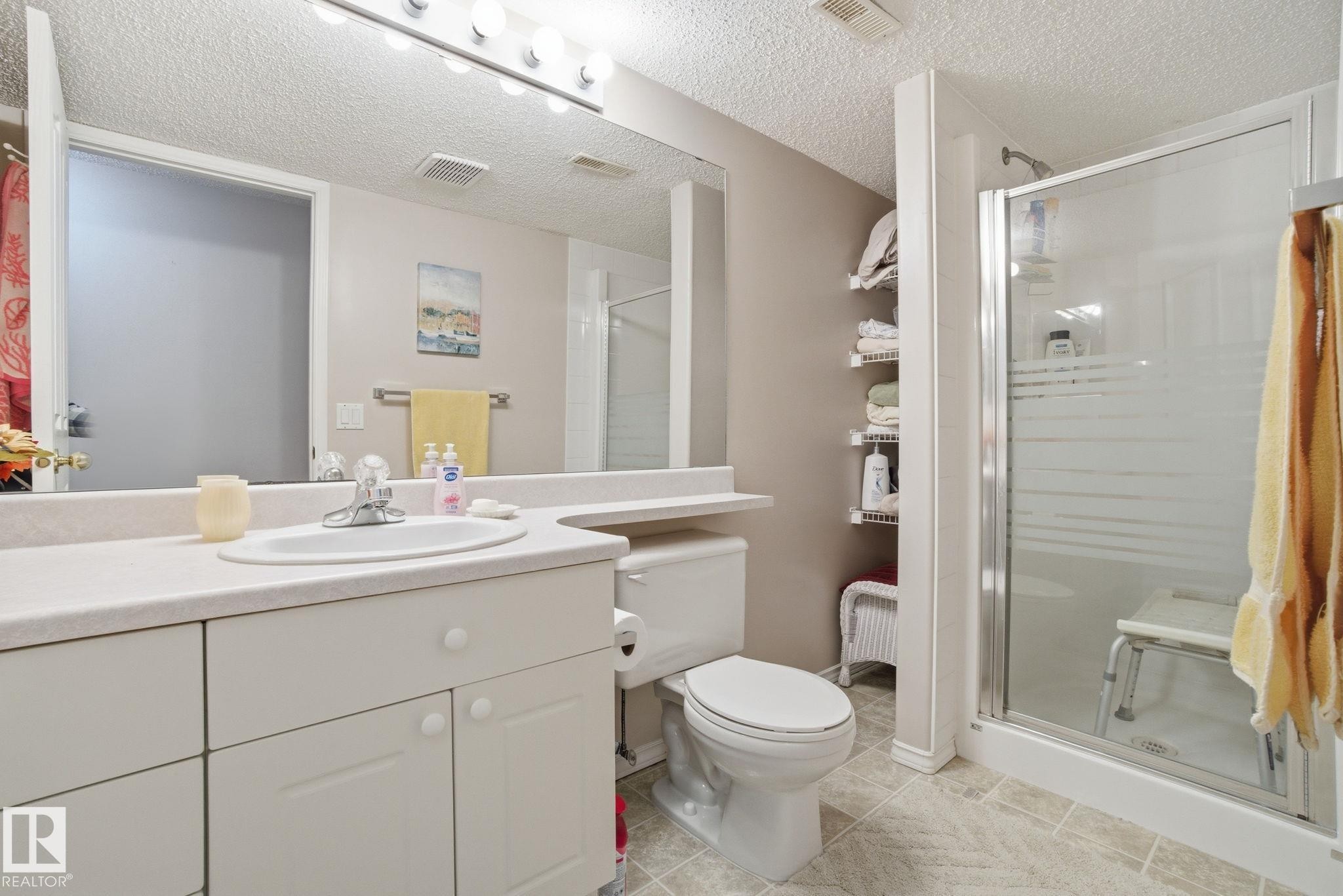 8 9731 174 Street, Edmonton, AB - Indoor Photo Showing Bathroom