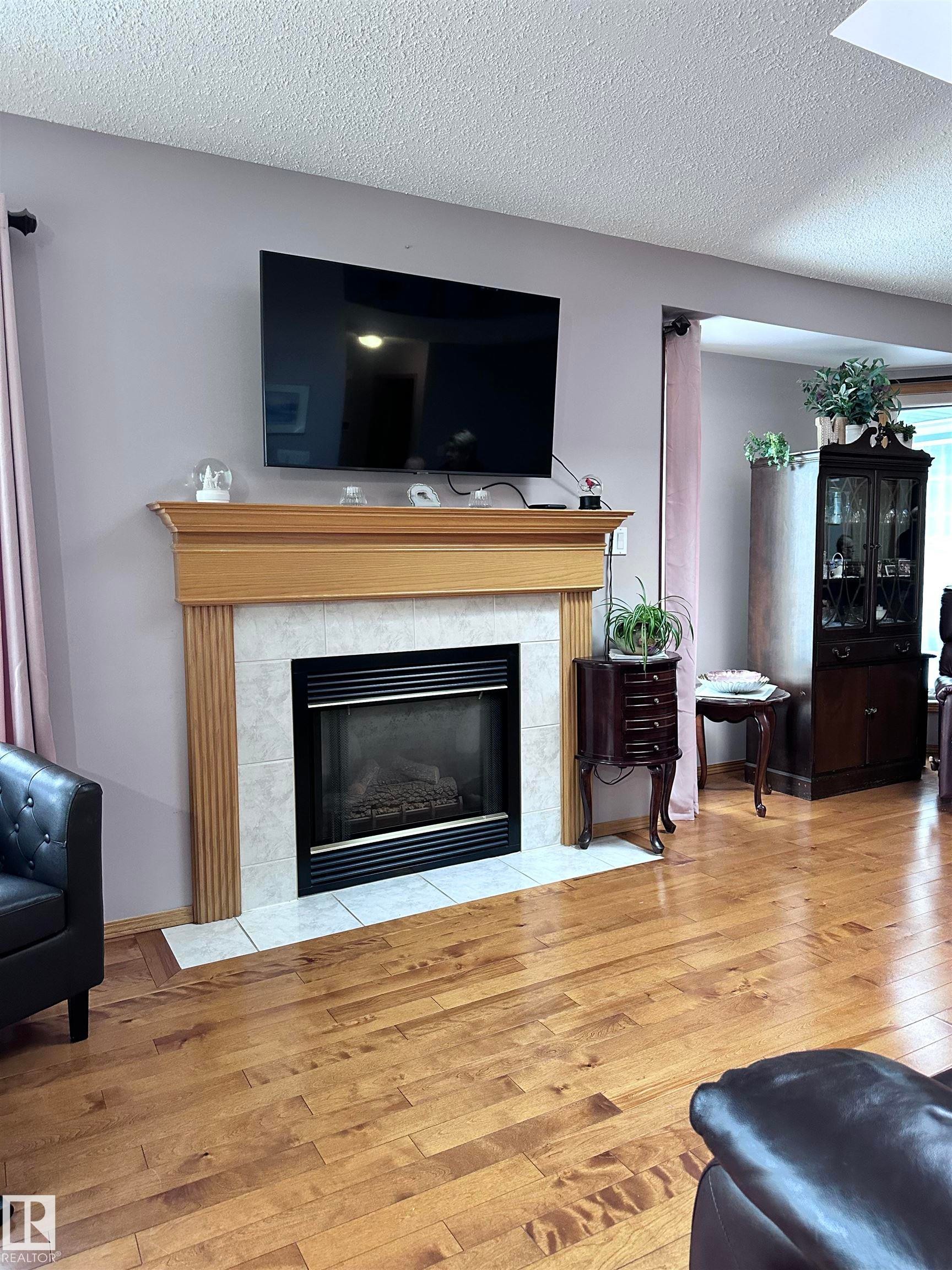 8 9731 174 Street, Edmonton, AB - Indoor Photo Showing Living Room With Fireplace