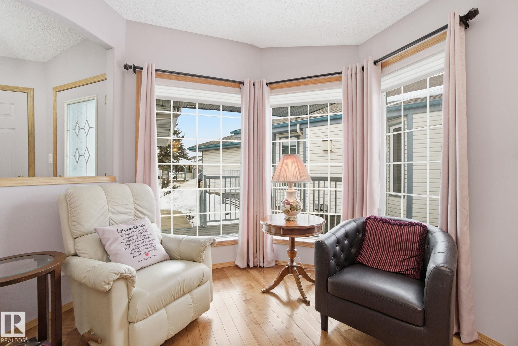 8 9731 174 Street, Edmonton, AB - Indoor Photo Showing Living Room