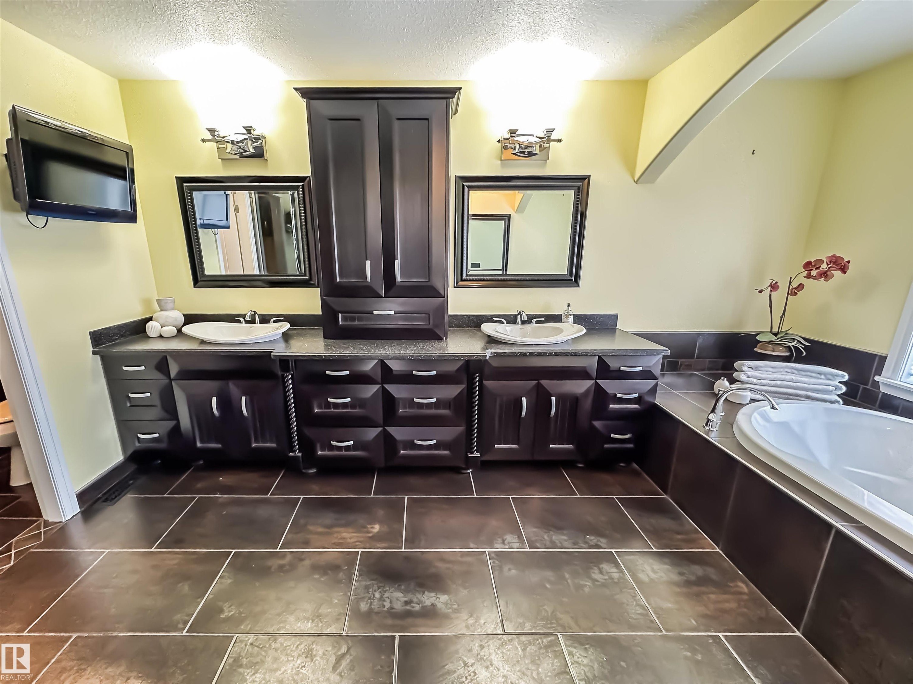 3438 West Landing, Edmonton, AB - Indoor Photo Showing Bathroom