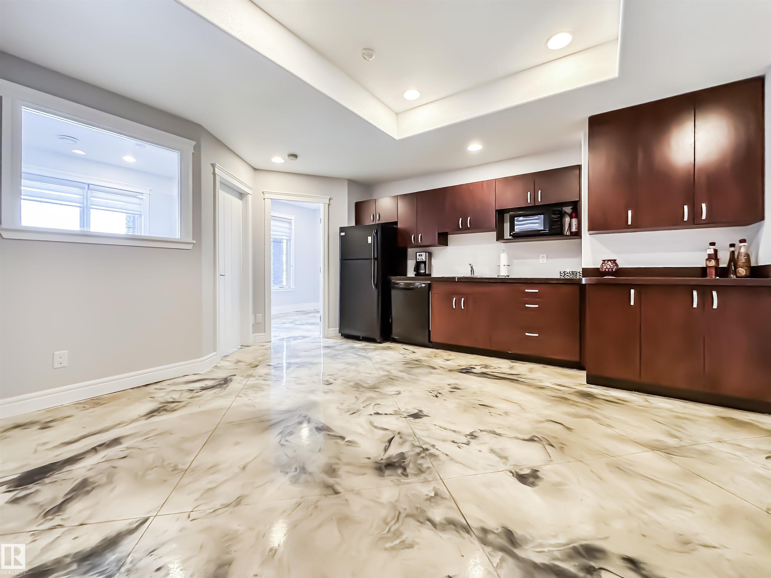 3438 West Landing, Edmonton, AB - Indoor Photo Showing Kitchen