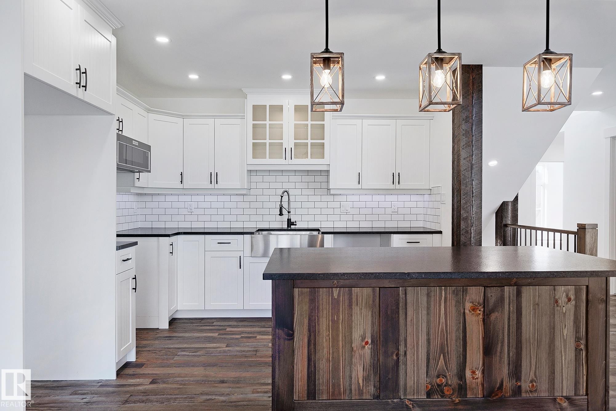 6 52019 Rge Rd 20, Rural Parkland County, AB - Indoor Photo Showing Kitchen With Upgraded Kitchen