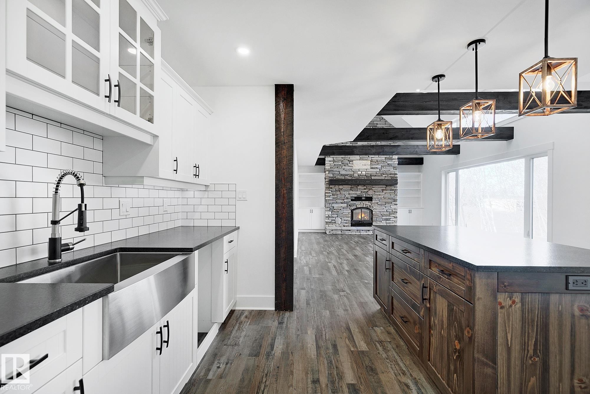 6 52019 Rge Rd 20, Rural Parkland County, AB - Indoor Photo Showing Kitchen With Upgraded Kitchen