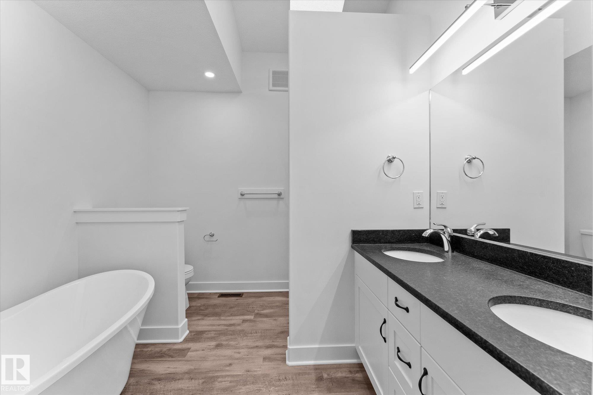 311 55504 Rr 13, Rural Lac Ste. Anne County, AB - Indoor Photo Showing Bathroom