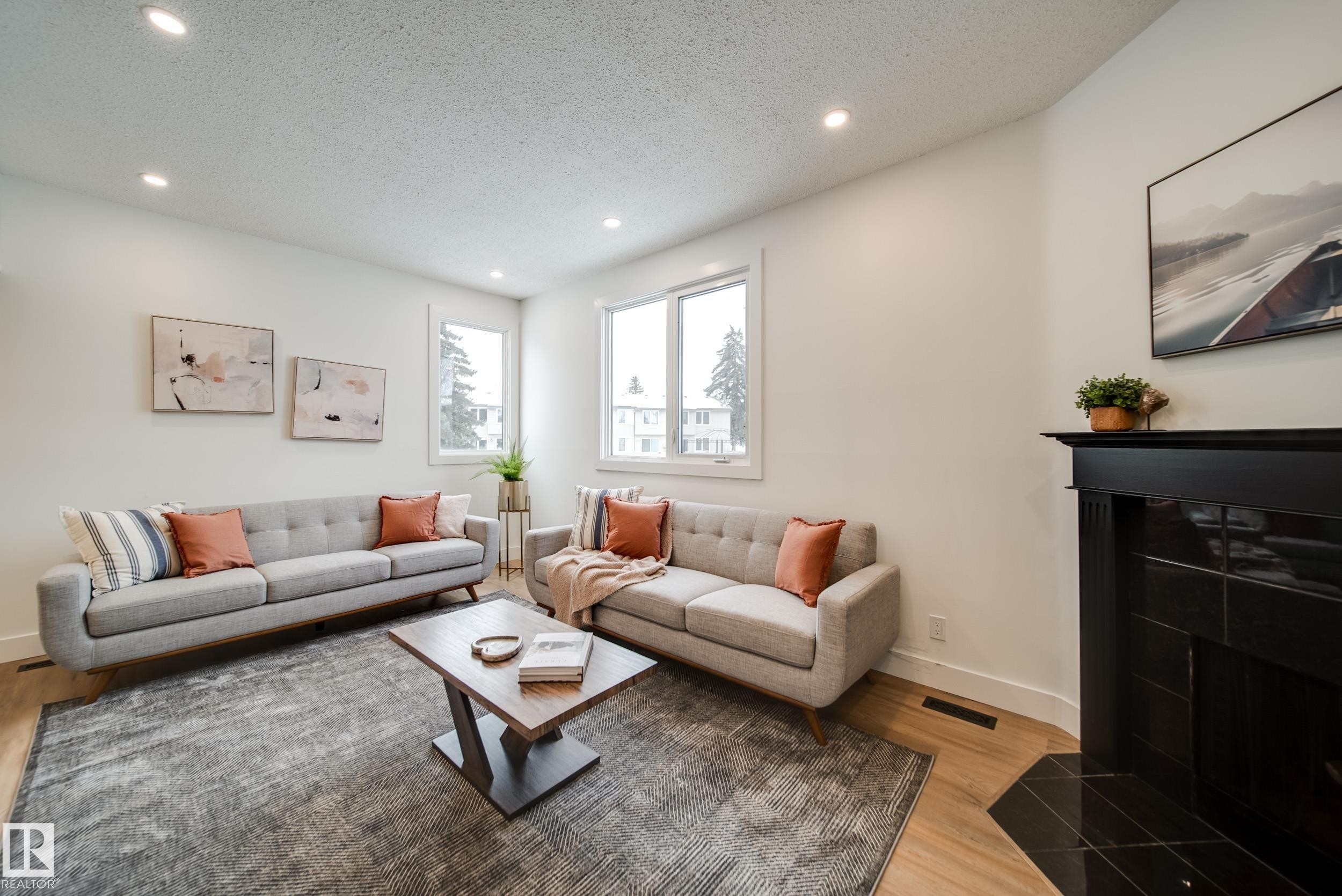 66 Akinsdale Gardens, St. Albert, AB - Indoor Photo Showing Living Room