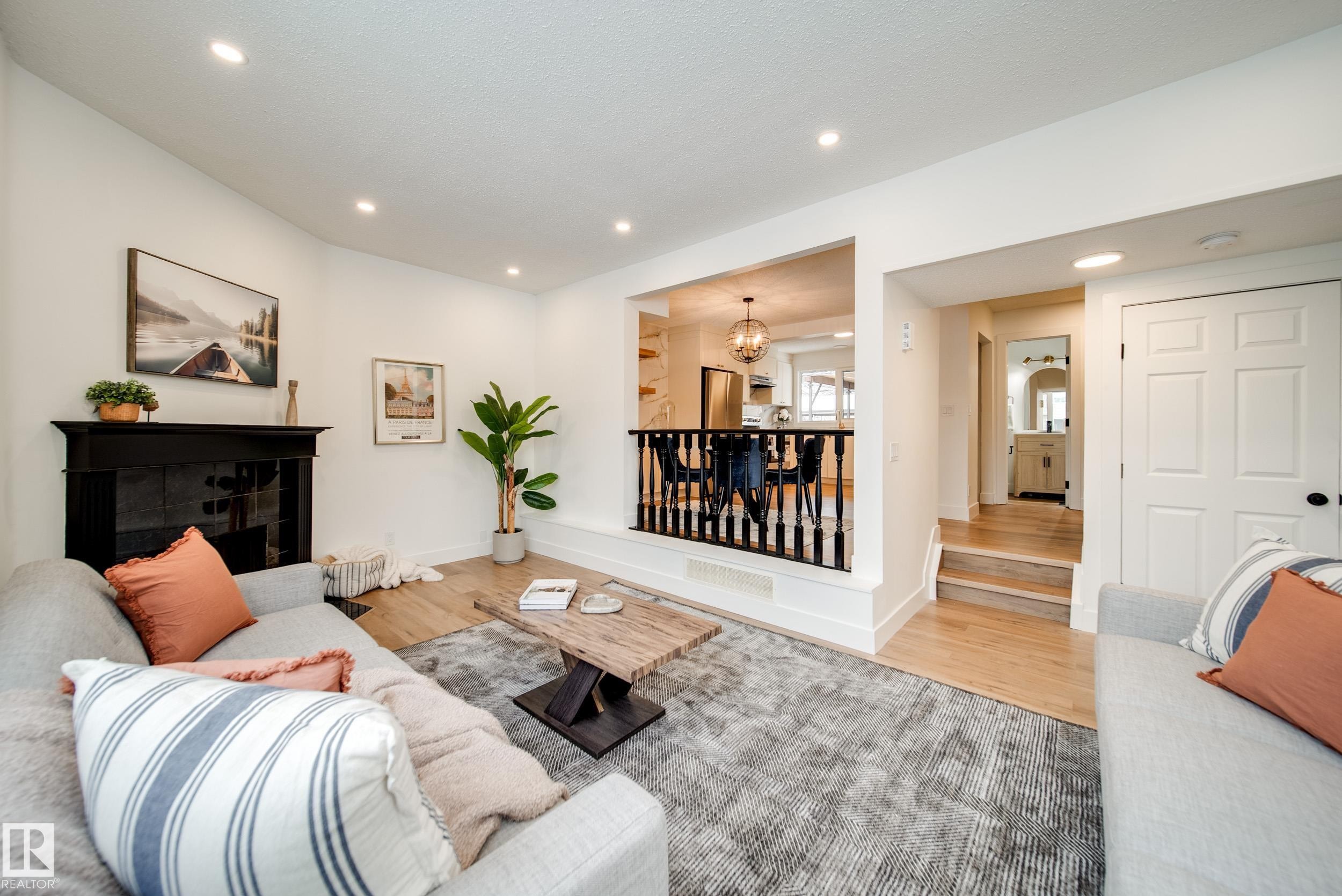 66 Akinsdale Gardens, St. Albert, AB - Indoor Photo Showing Living Room