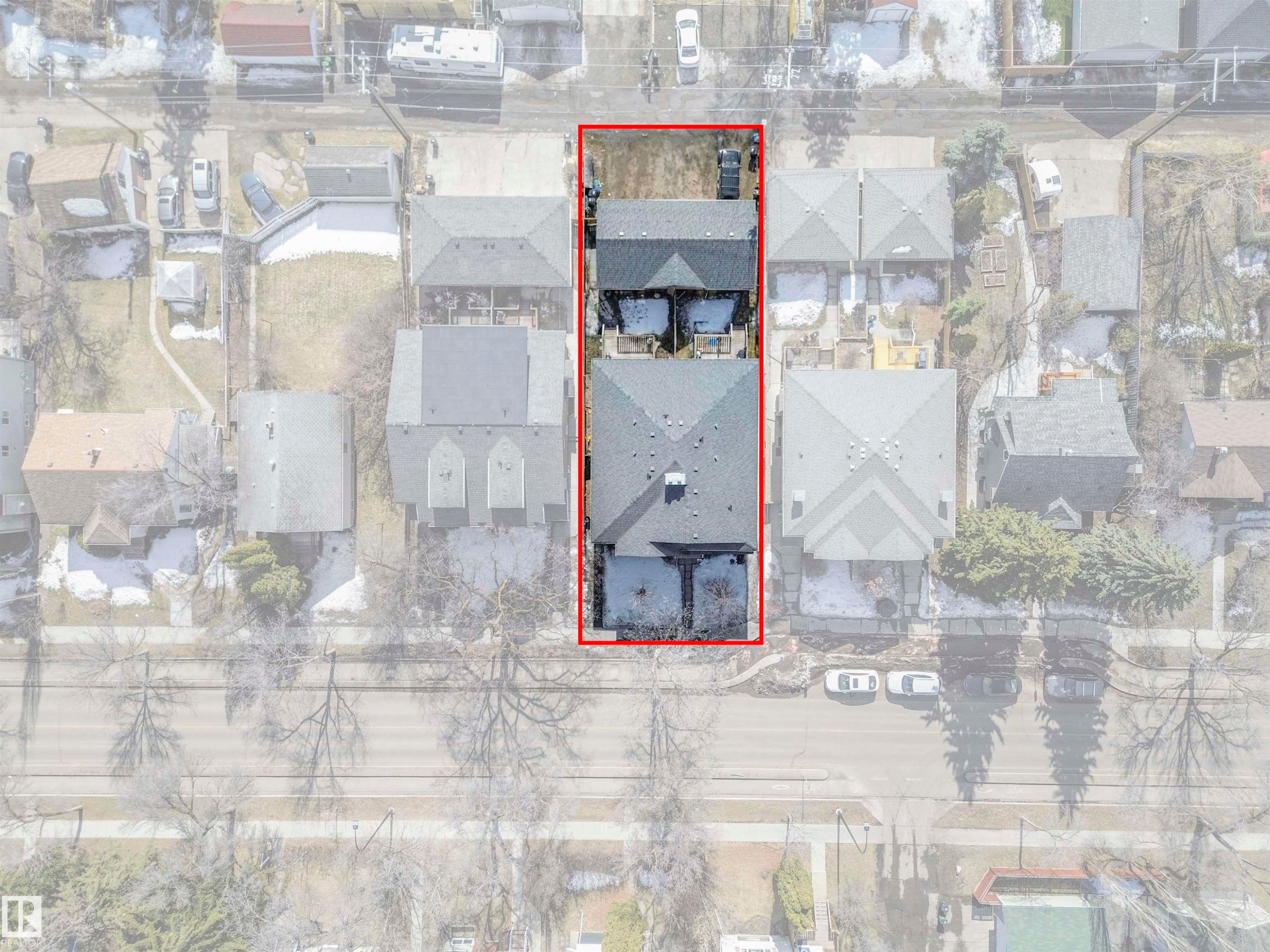 Rare entire duplex available in a prime location, with easy access to downtown Edmonton, U of A, Whyte Ave. 10 bedrooms, 8 bathrooms, 4 kitchens, 4 laundry units. - 10941/10943 76 Avenue, Edmonton, AB - Other