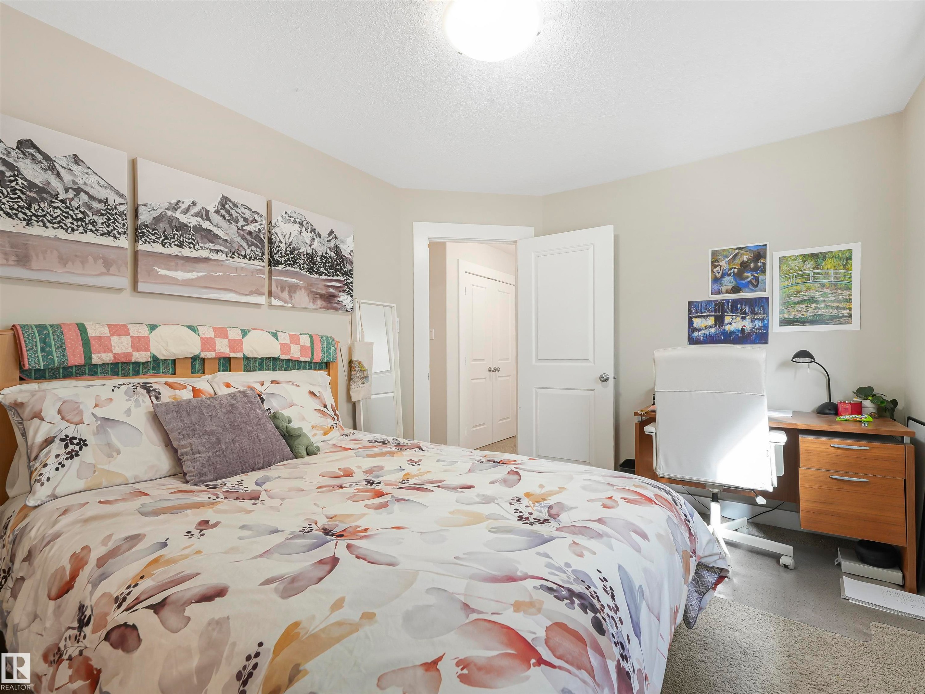 10941 76 Avenue, Edmonton, AB - Indoor Photo Showing Bedroom