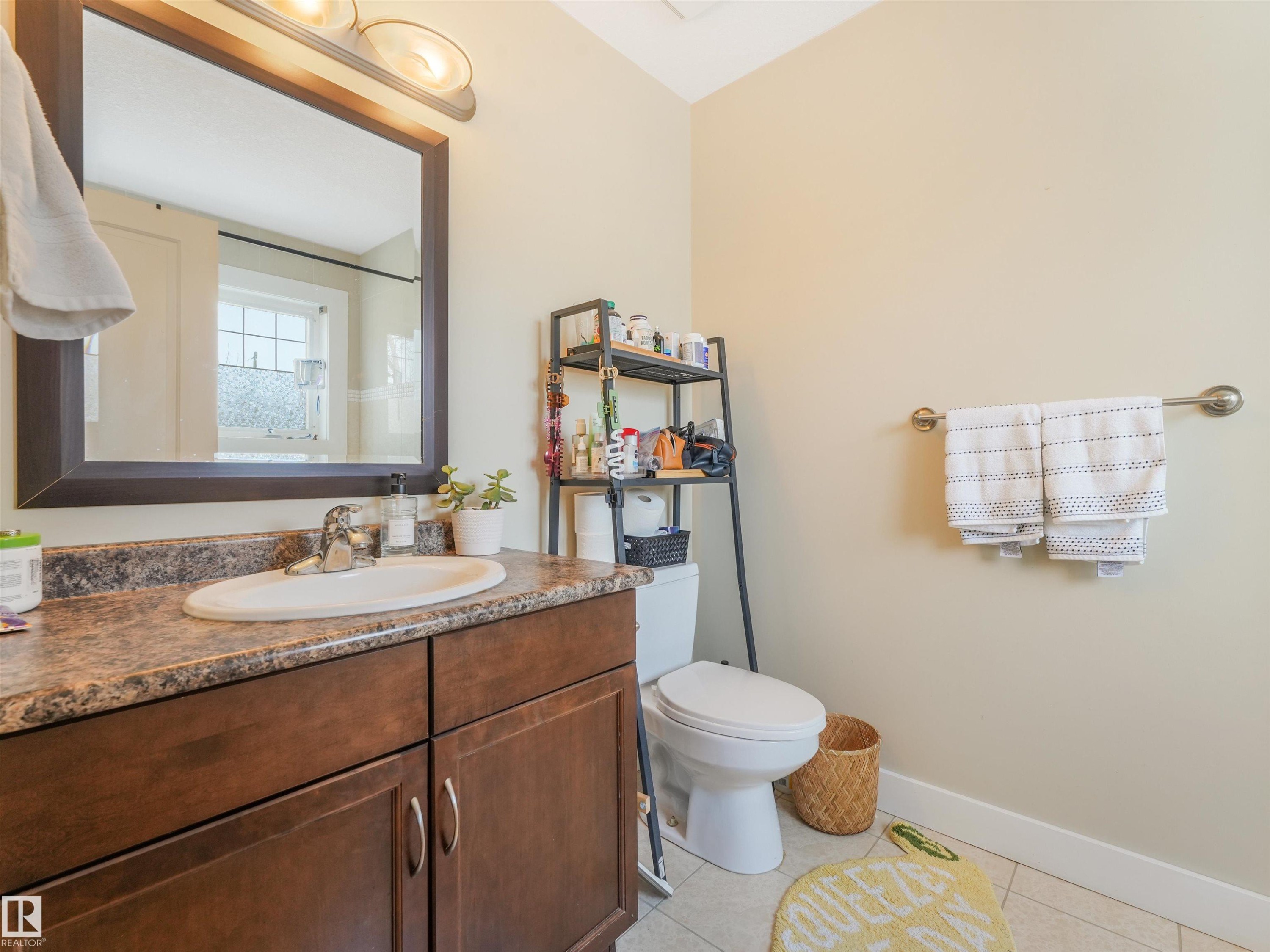 10943 76 Avenue, Edmonton, AB - Indoor Photo Showing Bathroom