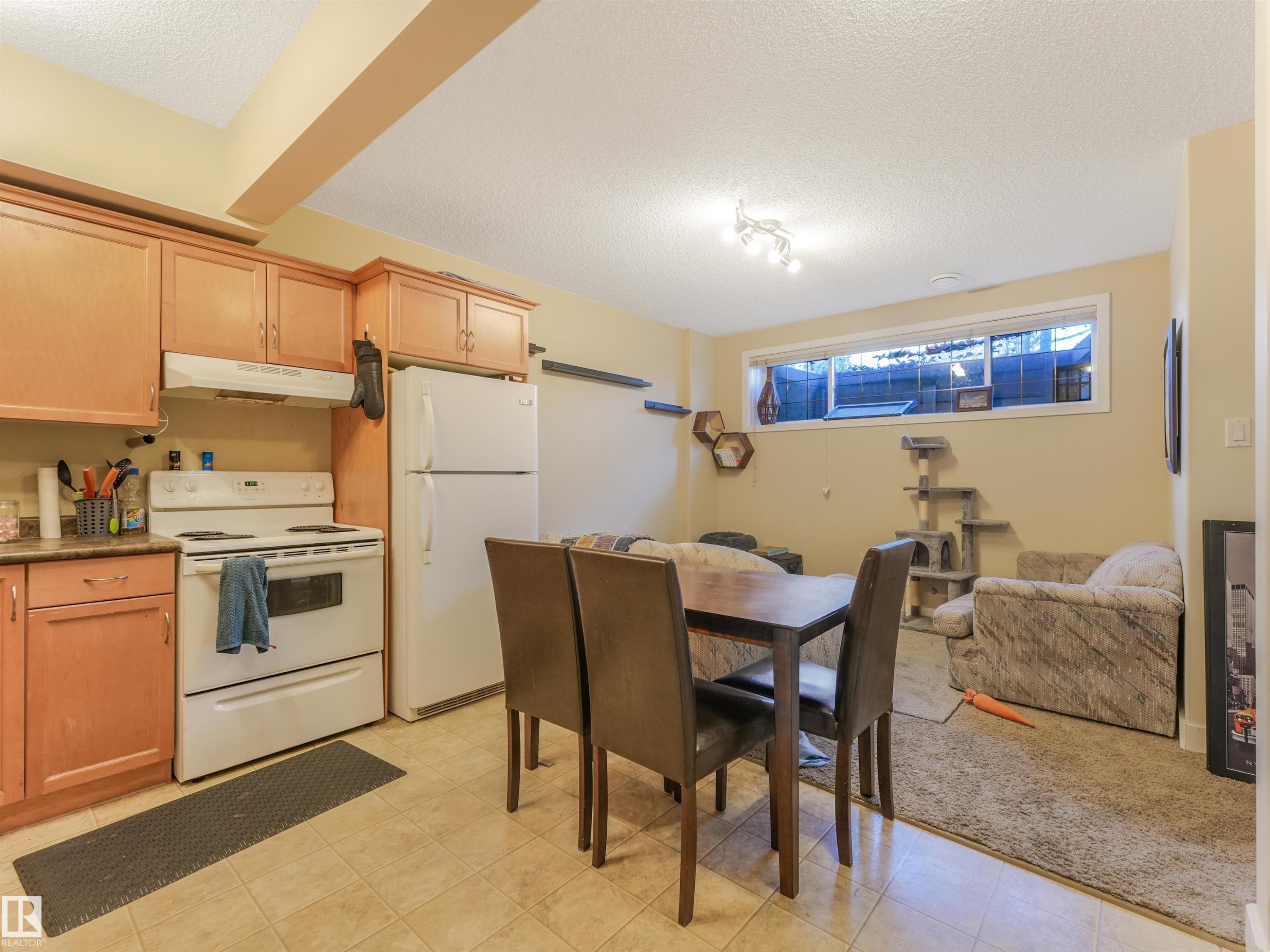 10943 76 Avenue, Edmonton, AB - Indoor Photo Showing Kitchen