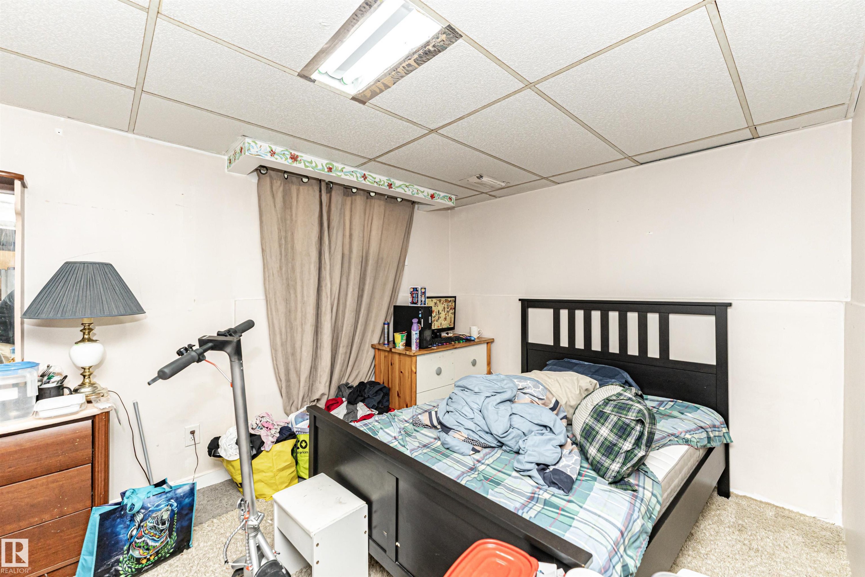 Bedroom with a drop ceiling and carpet flooring - 2349 Millbourne Road W, Edmonton, AB - Indoor Photo Showing Bedroom