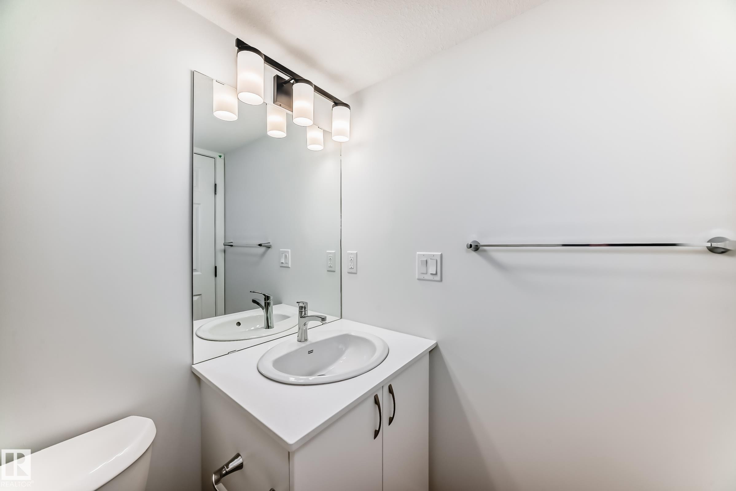 4619 177Ave, Edmonton, AB - Indoor Photo Showing Bathroom