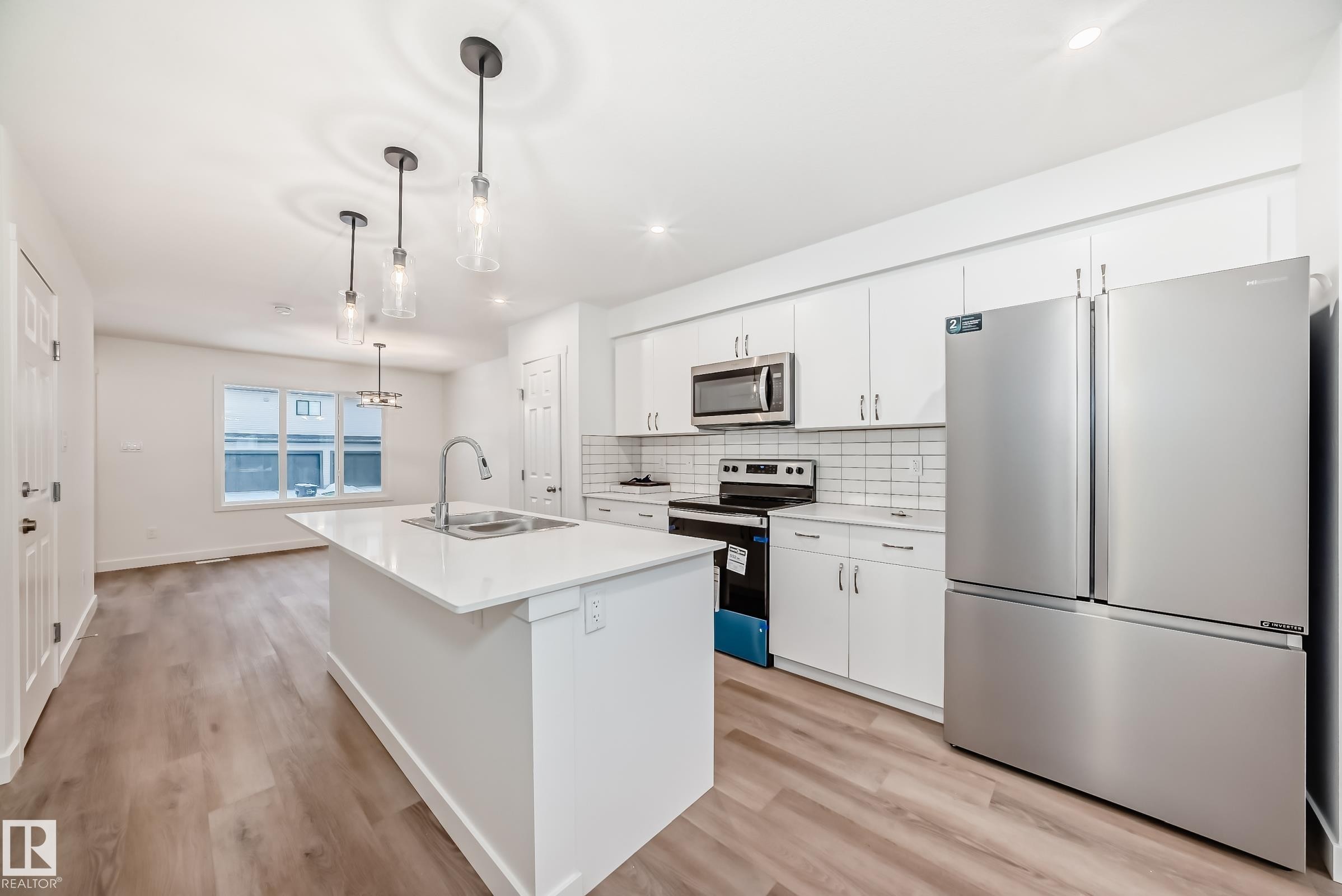 4619 177Ave, Edmonton, AB - Indoor Photo Showing Kitchen With Double Sink With Upgraded Kitchen