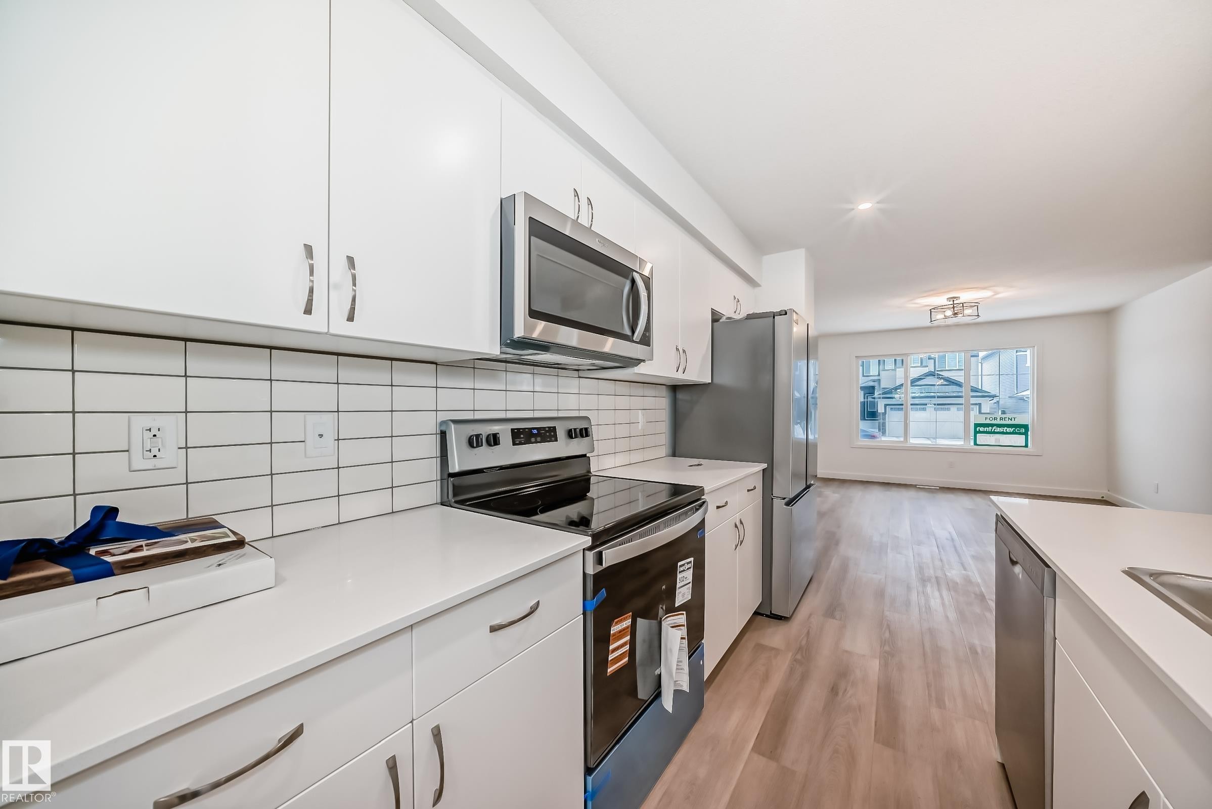 4619 177Ave, Edmonton, AB - Indoor Photo Showing Kitchen With Upgraded Kitchen