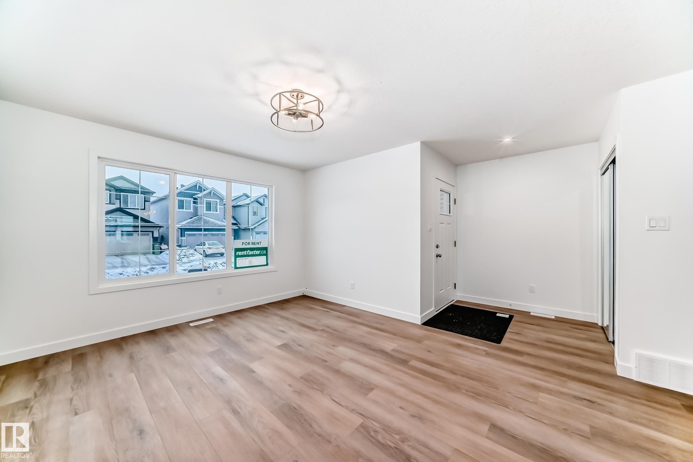 4619 177Ave, Edmonton, AB - Indoor Photo Showing Other Room