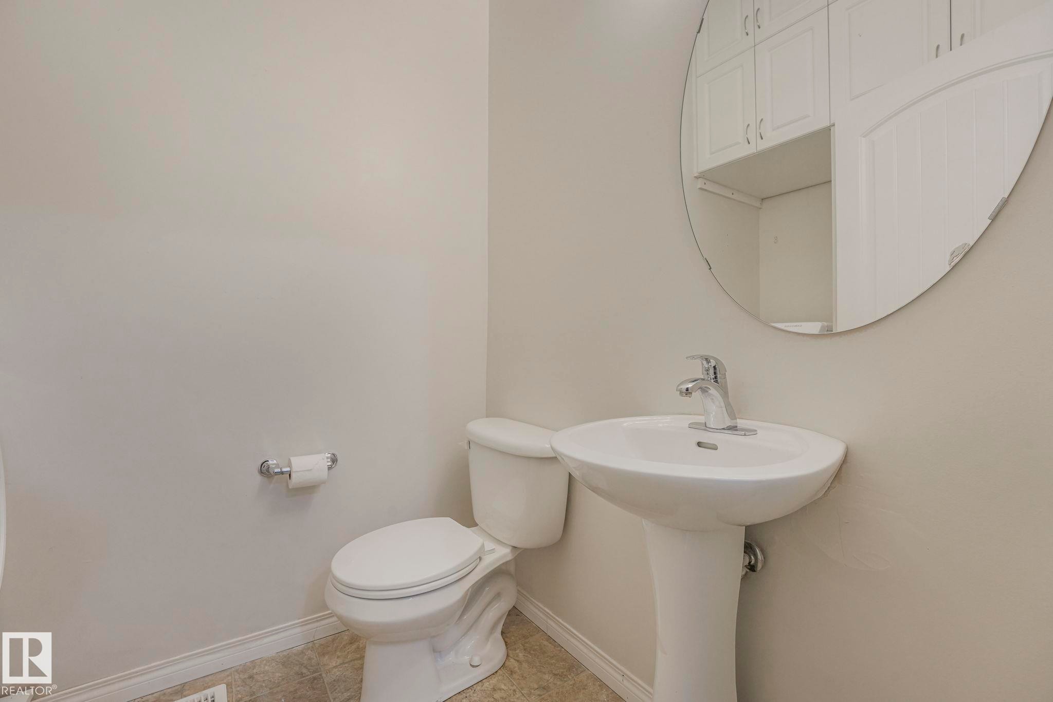 2 11813 43 Street, Edmonton, AB - Indoor Photo Showing Bathroom