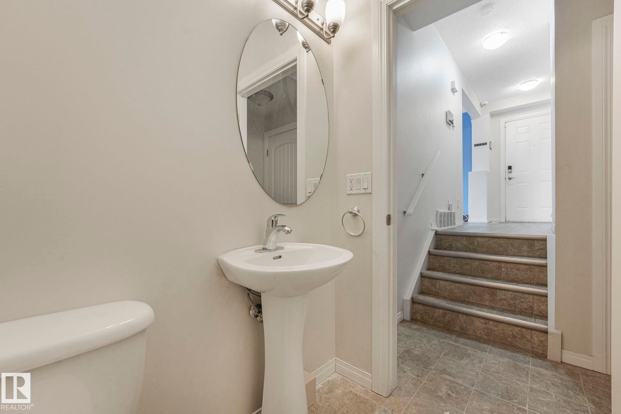 2 11813 43 Street, Edmonton, AB - Indoor Photo Showing Bathroom