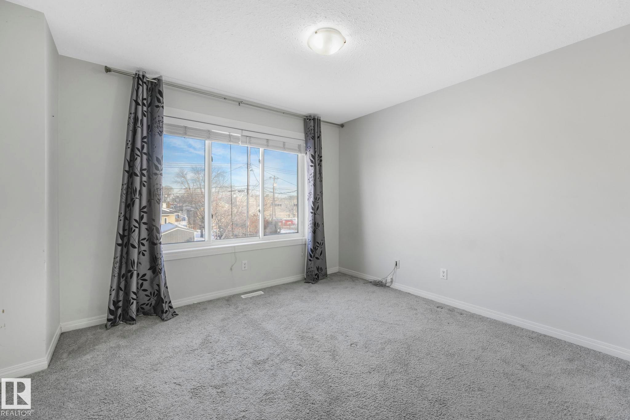 2 11813 43 Street, Edmonton, AB - Indoor