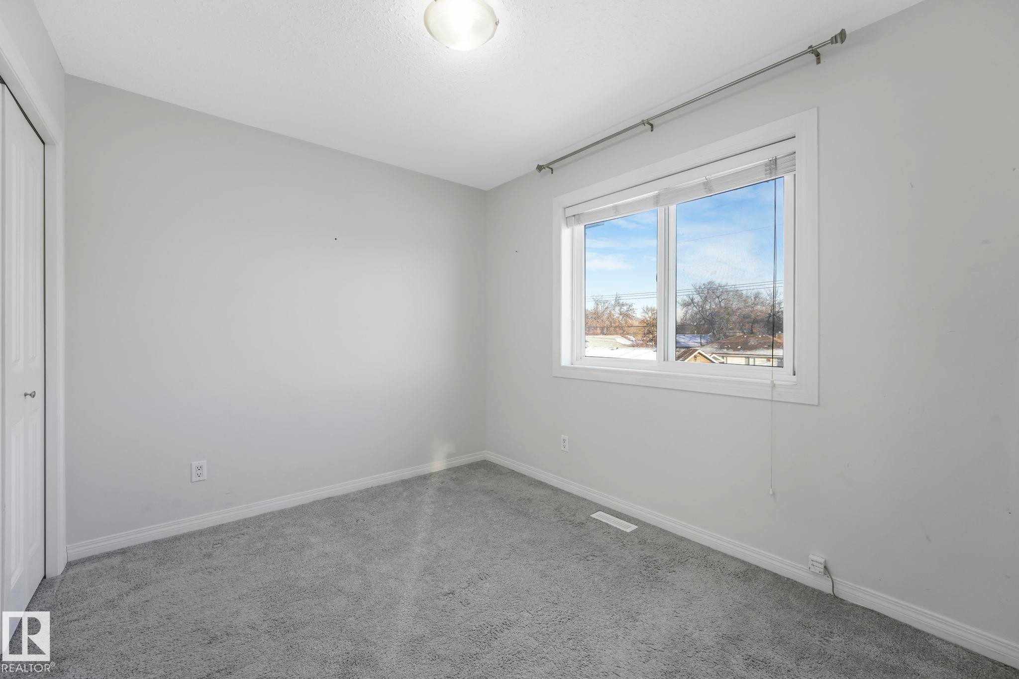 2 11813 43 Street, Edmonton, AB - Indoor Photo Showing Other Room