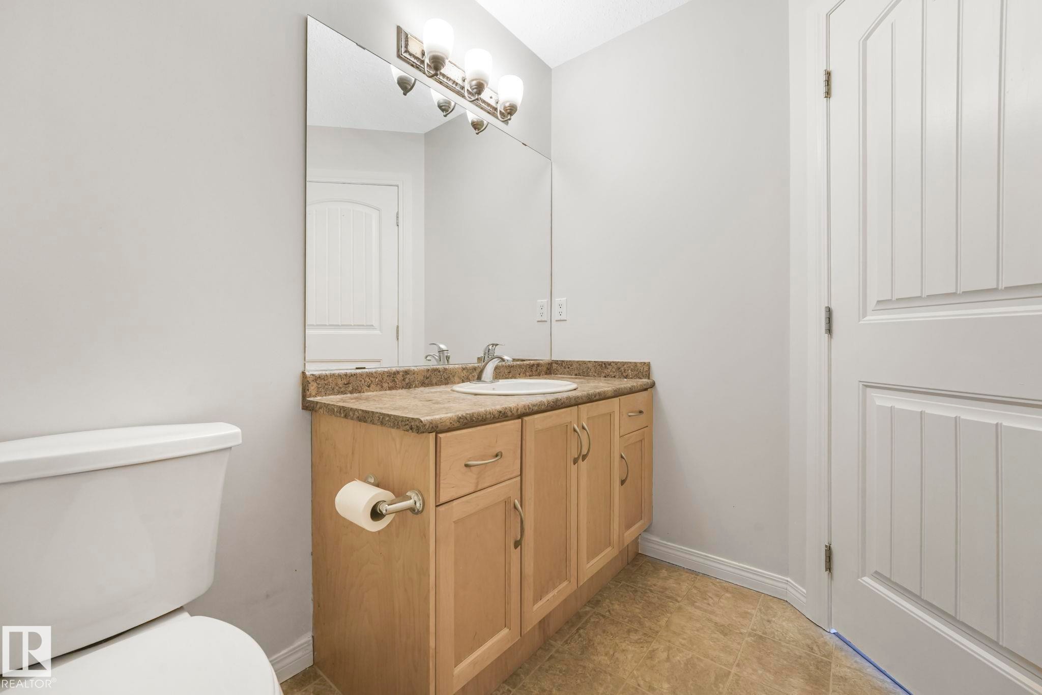 2 11813 43 Street, Edmonton, AB - Indoor Photo Showing Bathroom