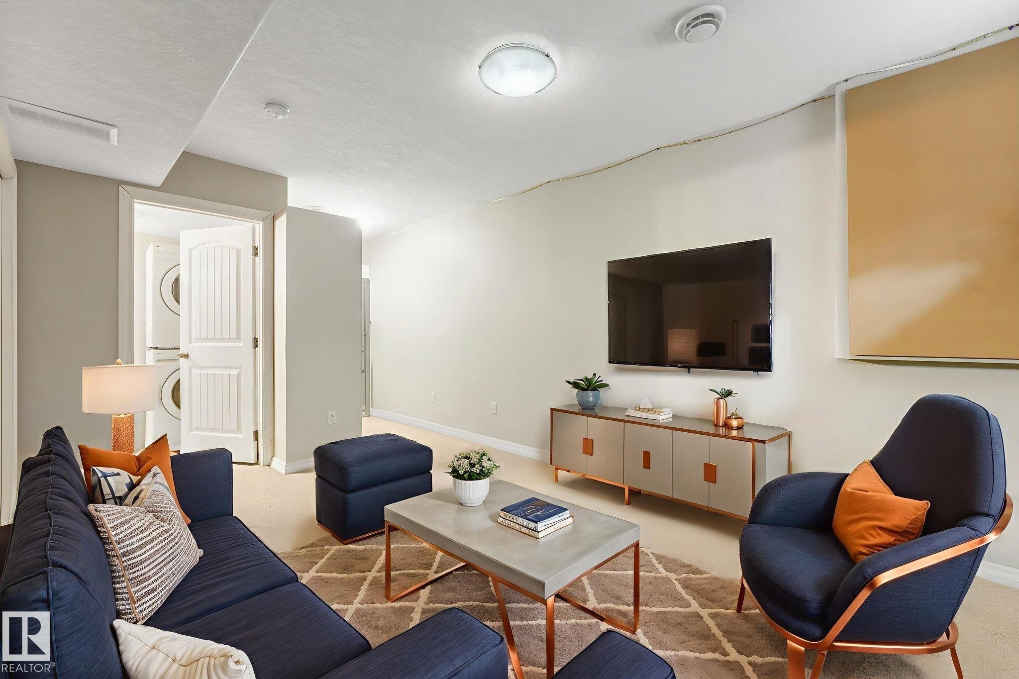 2 11813 43 Street, Edmonton, AB - Indoor Photo Showing Living Room