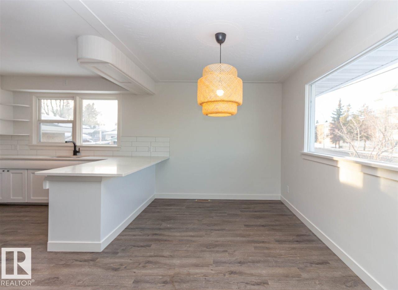 10536 76 Street, Edmonton, AB - Indoor