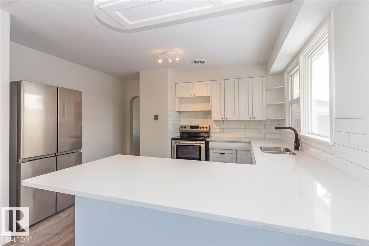 10536 76 Street, Edmonton, AB - Indoor Photo Showing Kitchen With Double Sink