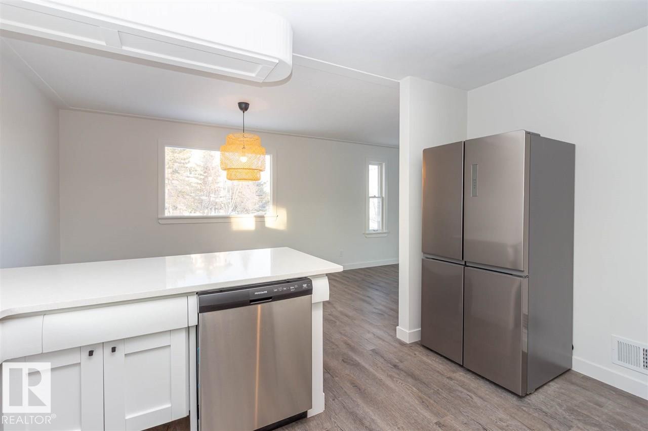 10536 76 Street, Edmonton, AB - Indoor