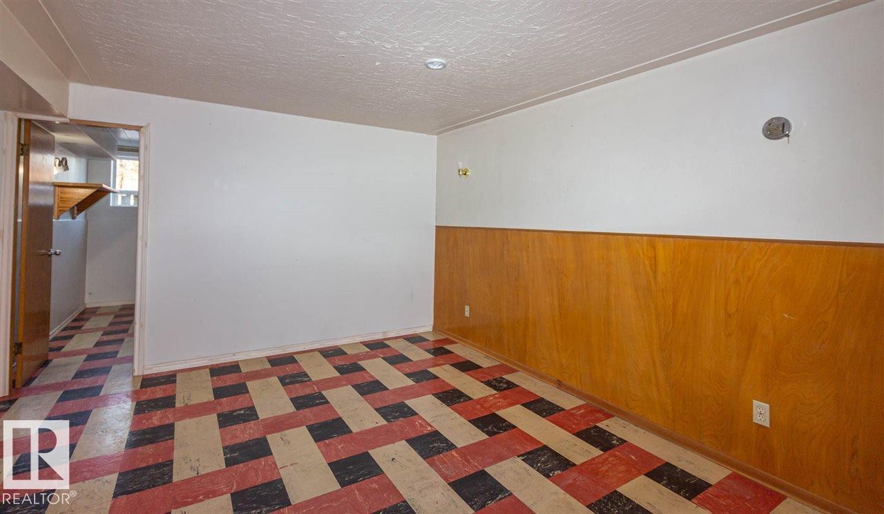 10536 76 Street, Edmonton, AB - Indoor