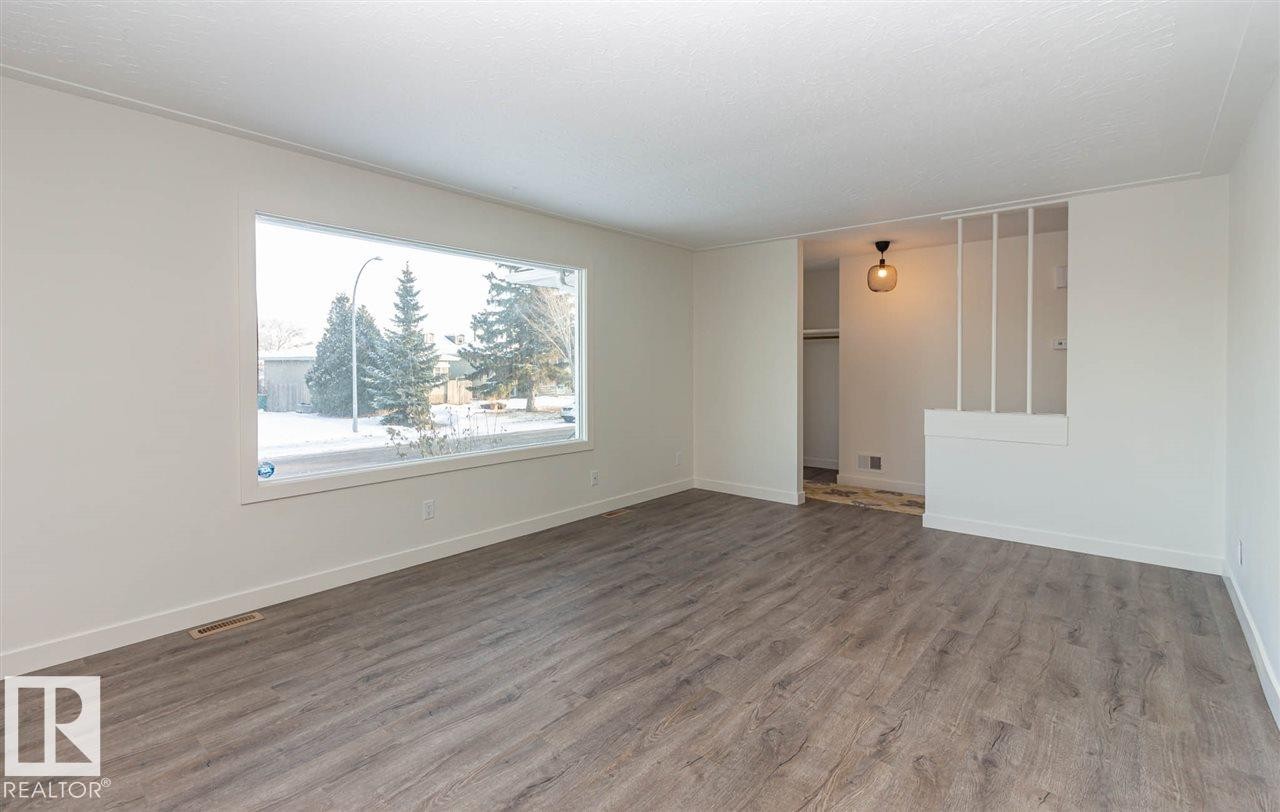 10536 76 Street, Edmonton, AB - Indoor Photo Showing Other Room