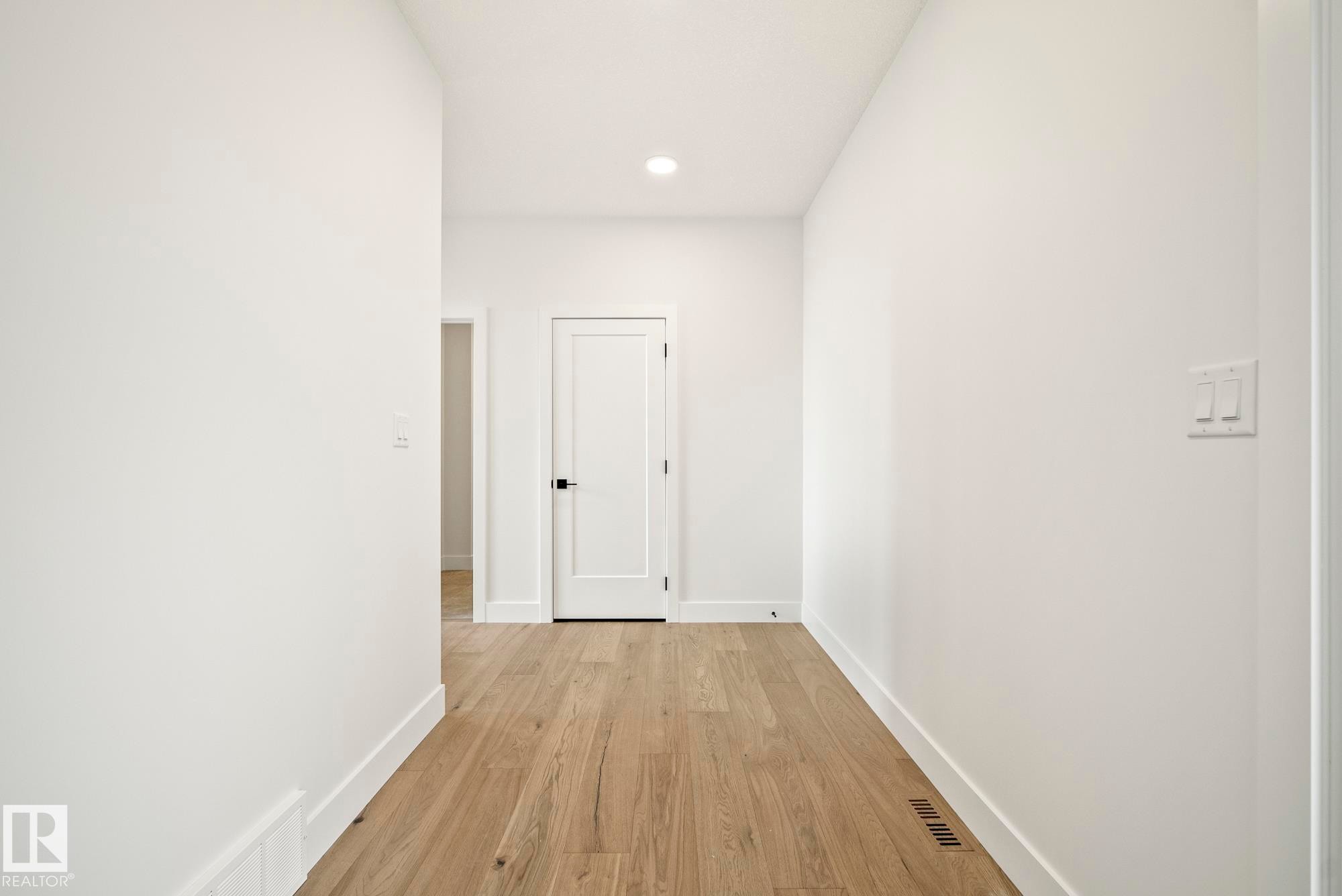 7095 Kiviaq Crescent, Edmonton, AB - Indoor Photo Showing Bathroom