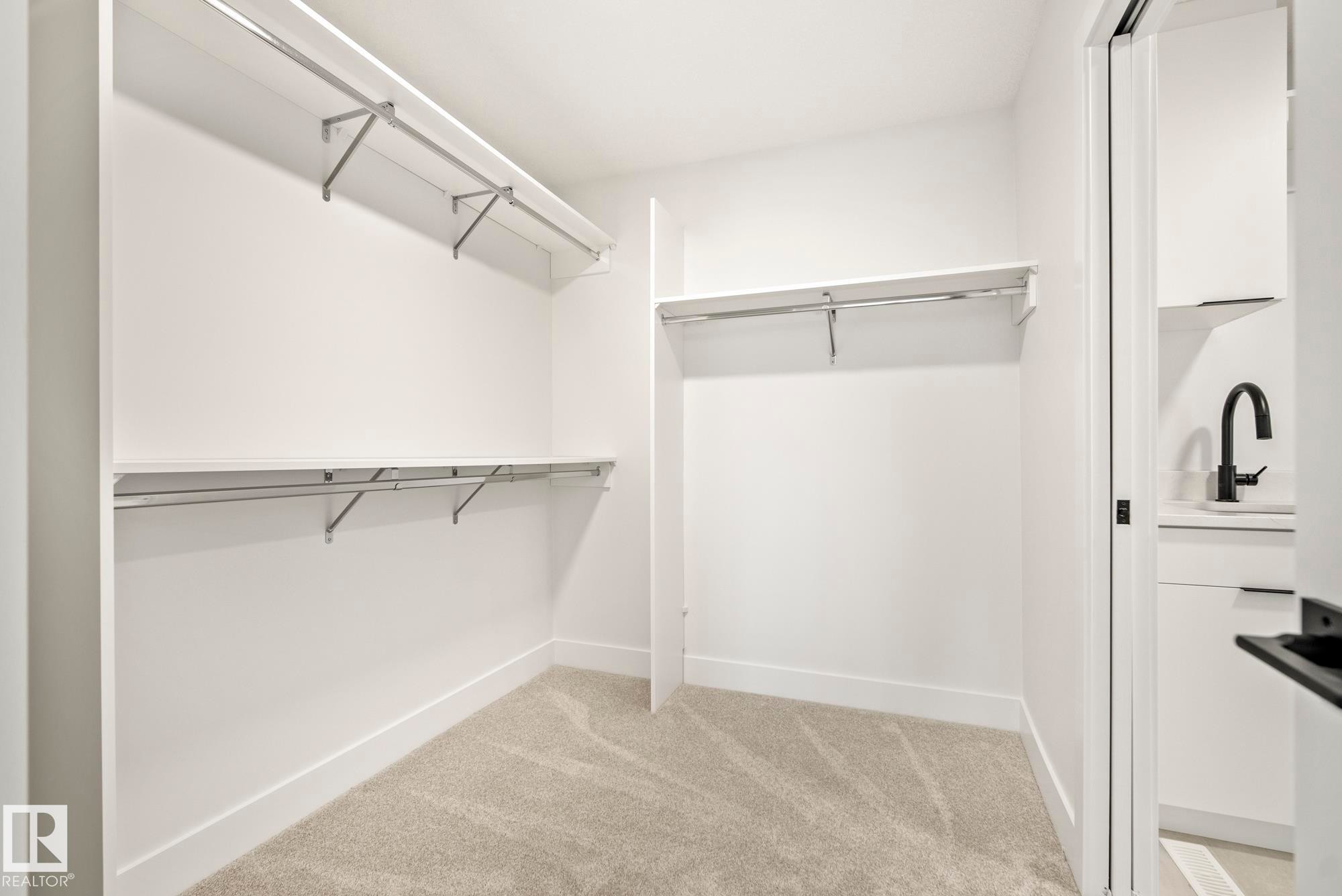 7095 Kiviaq Crescent, Edmonton, AB - Indoor Photo Showing Other Room