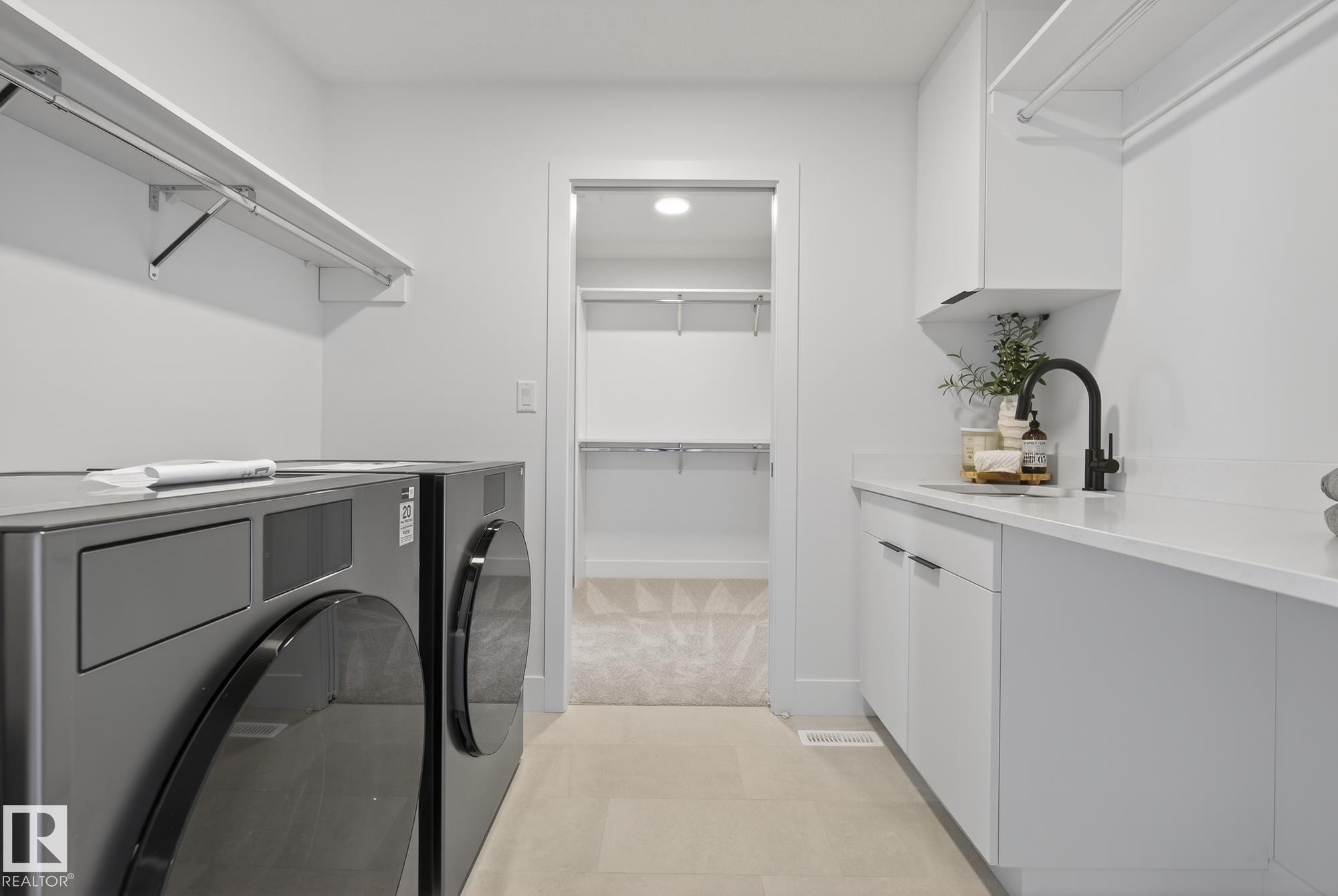 7095 Kiviaq Crescent, Edmonton, AB - Indoor Photo Showing Other Room