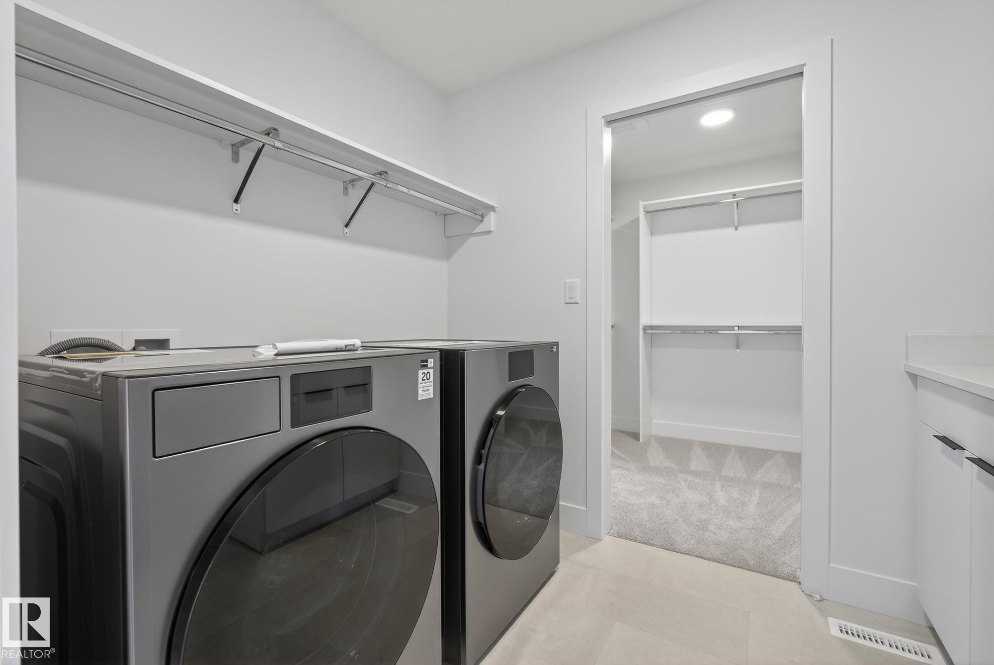 7095 Kiviaq Crescent, Edmonton, AB - Indoor Photo Showing Other Room