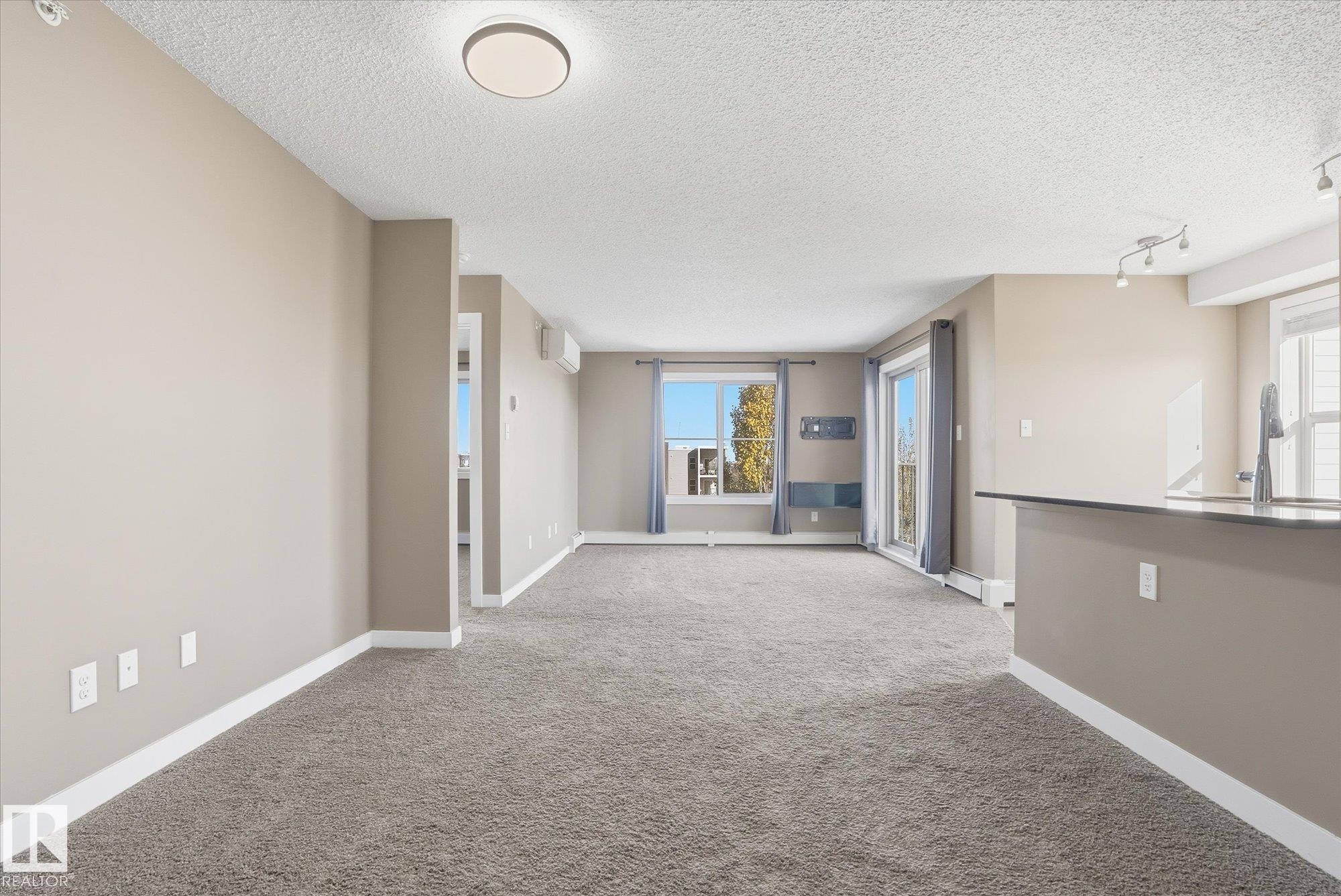 402 11803 22 Avenue, Edmonton, AB - Indoor Photo Showing Other Room