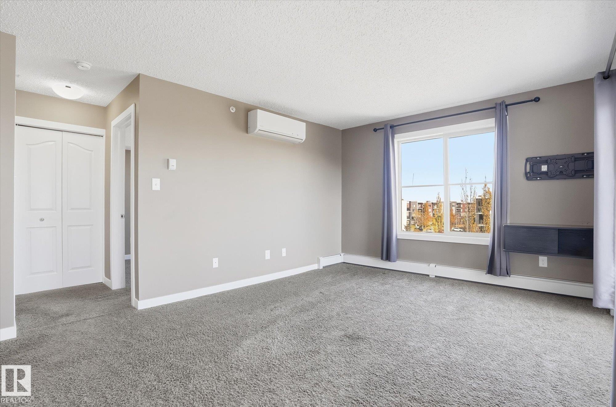 402 11803 22 Avenue, Edmonton, AB - Indoor Photo Showing Other Room